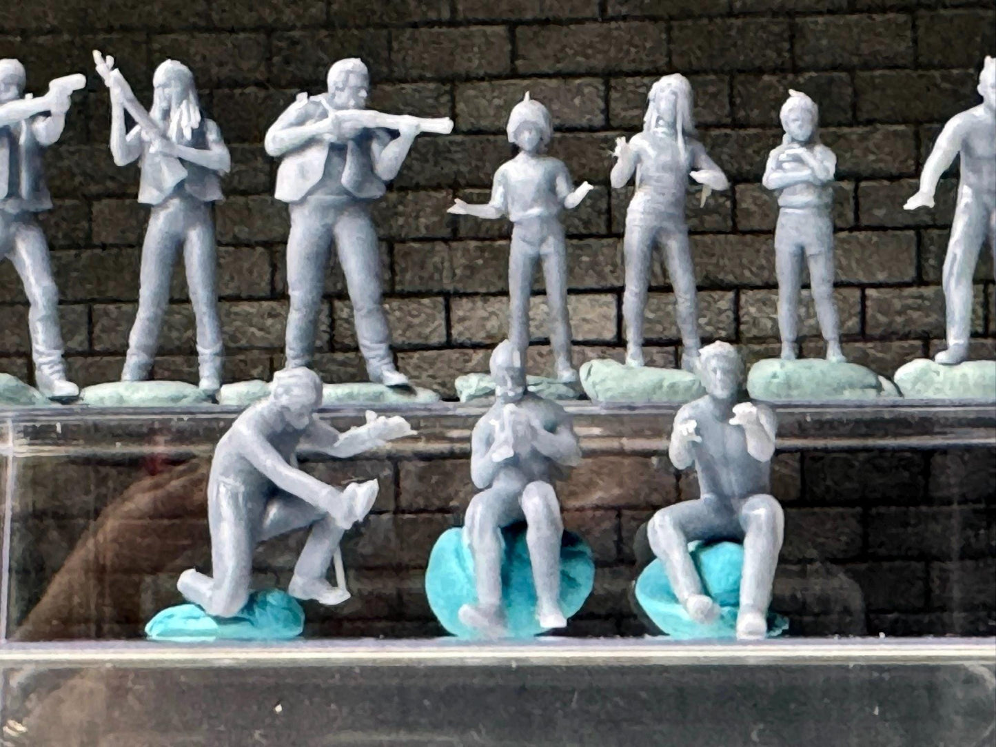 1:64 Miniature Human Figures - Resin / unpainted - great for Dioramas Hot Wheels - Made in the USA LOT 627 - Miniature 1.10