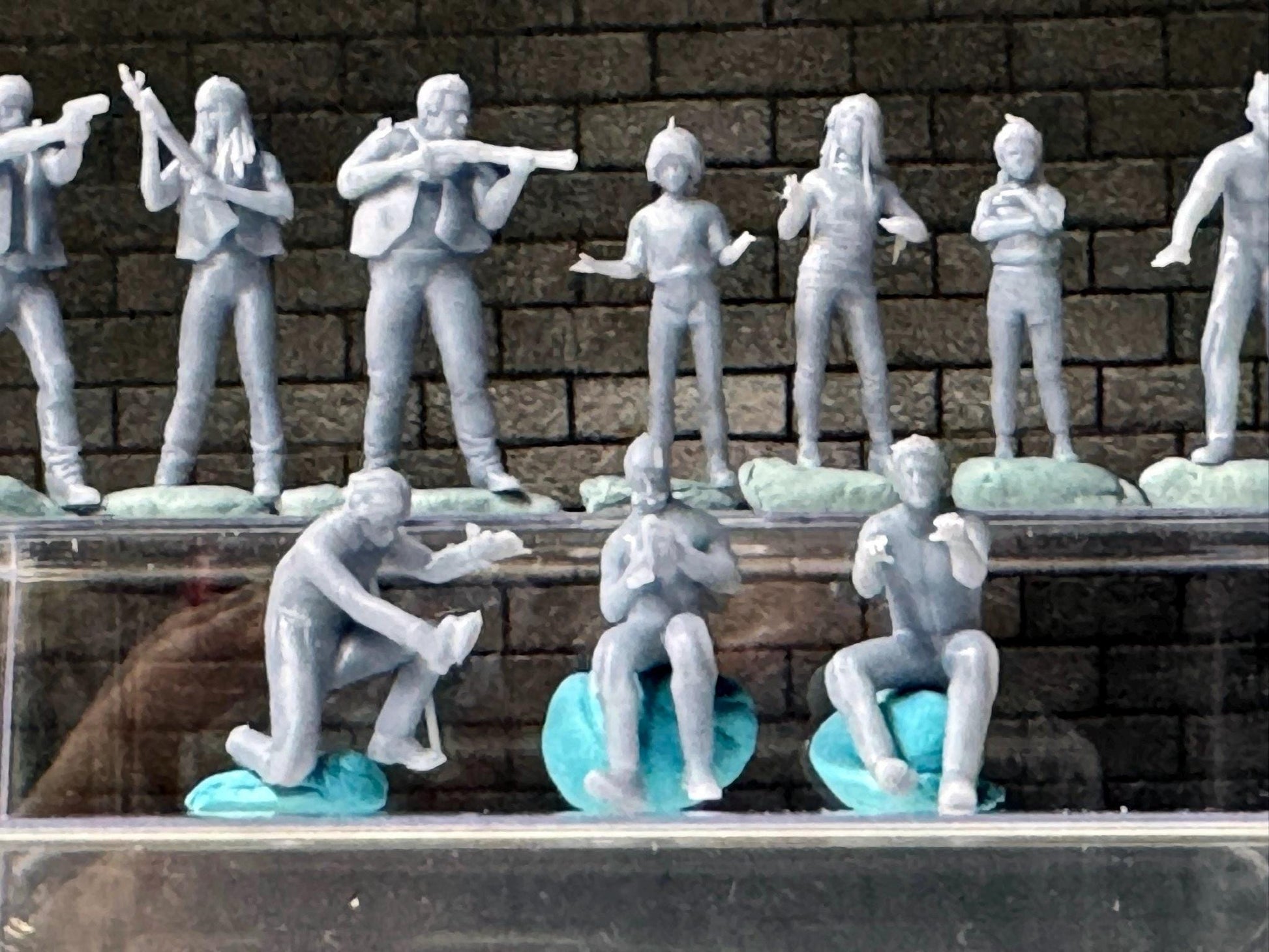 1:64 Miniature Human Figures - Resin / unpainted - great for Dioramas Hot Wheels - Made in the USA LOT 627 - Miniature 1.10