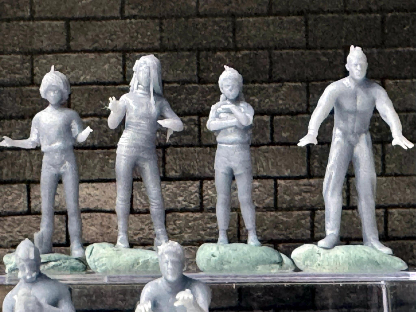 1:64 Miniature Human Figures - Resin / unpainted - great for Dioramas Hot Wheels - Made in the USA LOT 627 - Miniature 1.10