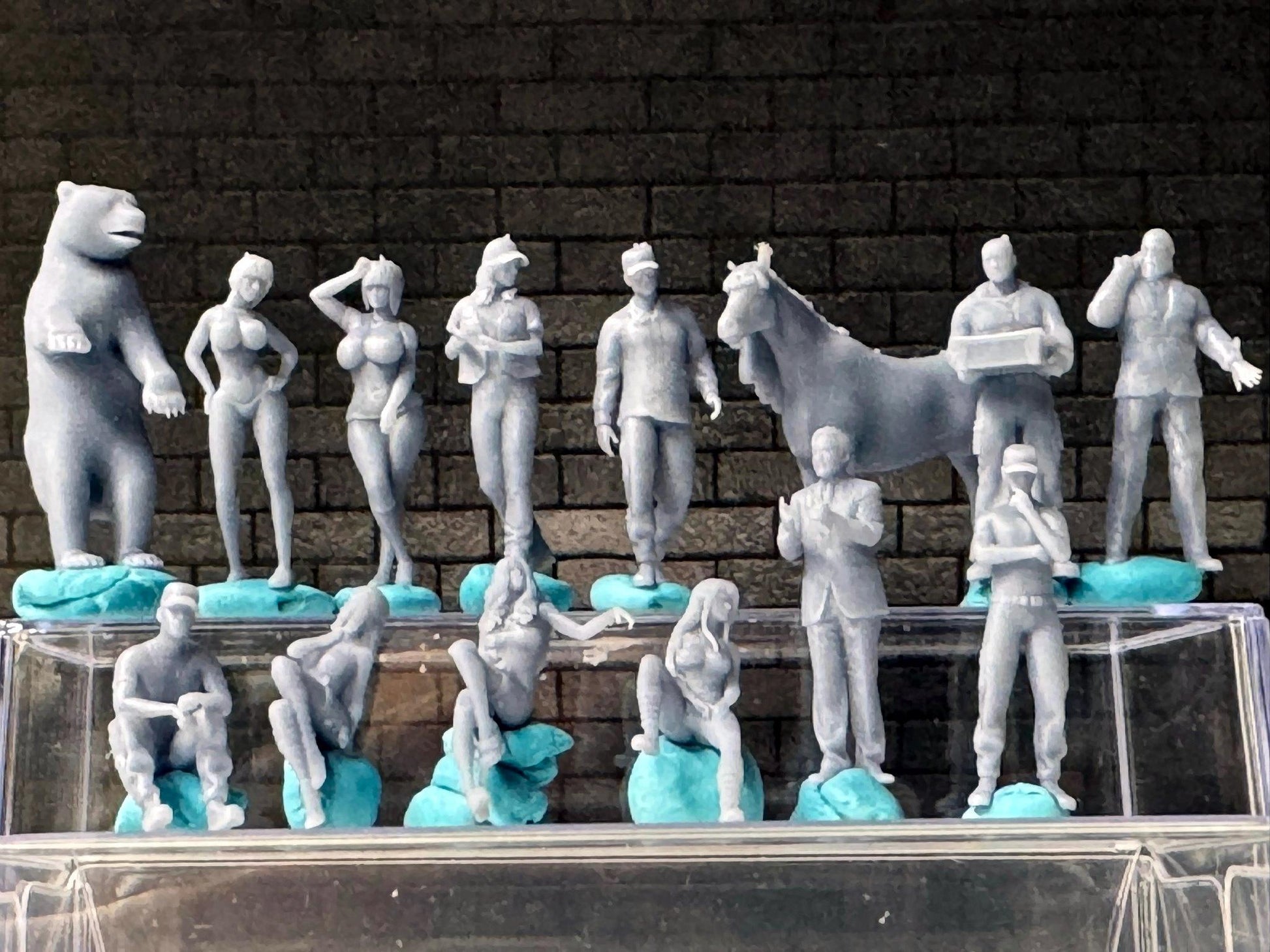 1:64 Miniature Human Figures - Resin / unpainted - great for Dioramas Hot Wheels - Made in the USA LOT 628 - Miniature 1.10