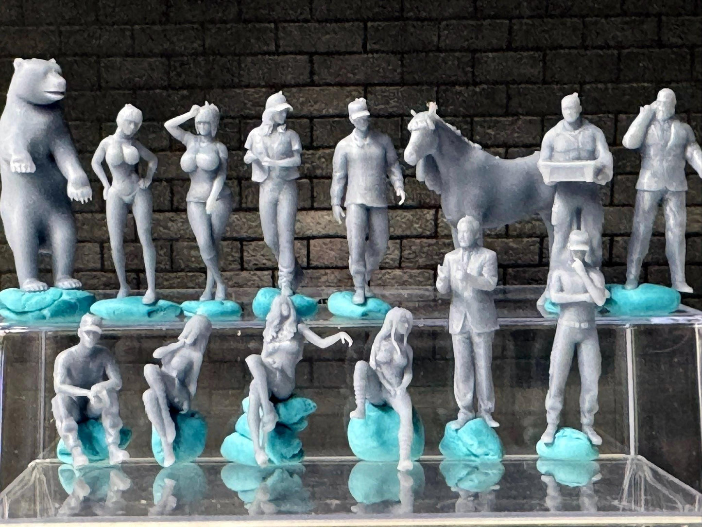1:64 Miniature Human Figures - Resin / unpainted - great for Dioramas Hot Wheels - Made in the USA LOT 628 - Miniature 1.10