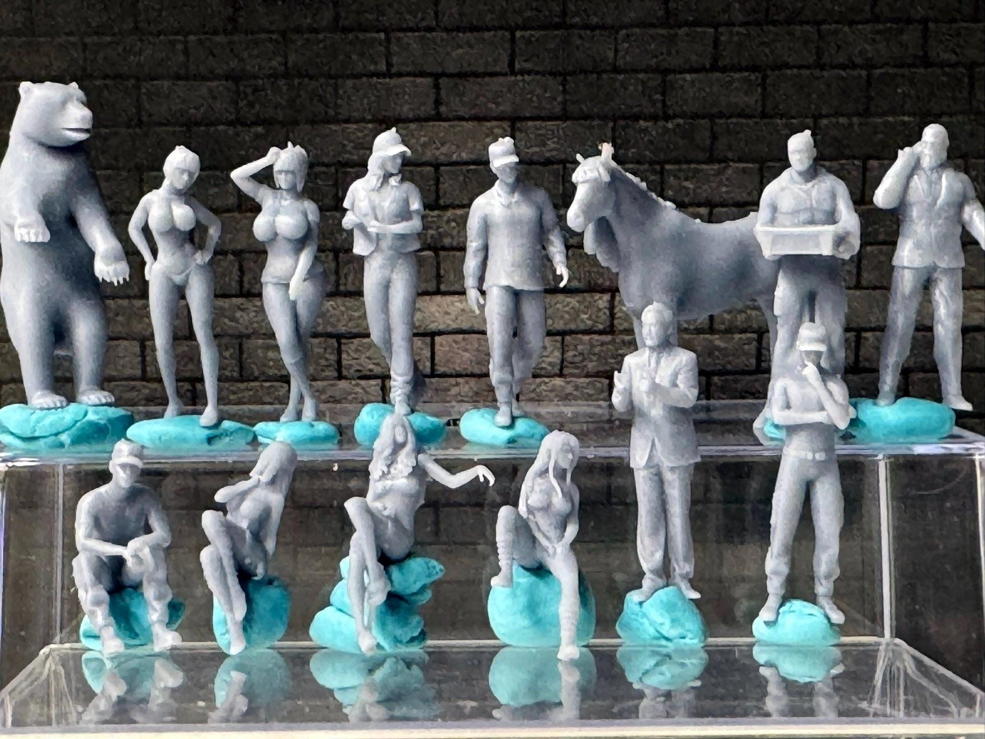 1:64 Miniature Human Figures - Resin / unpainted - great for Dioramas Hot Wheels - Made in the USA LOT 628 - Miniature 1.10