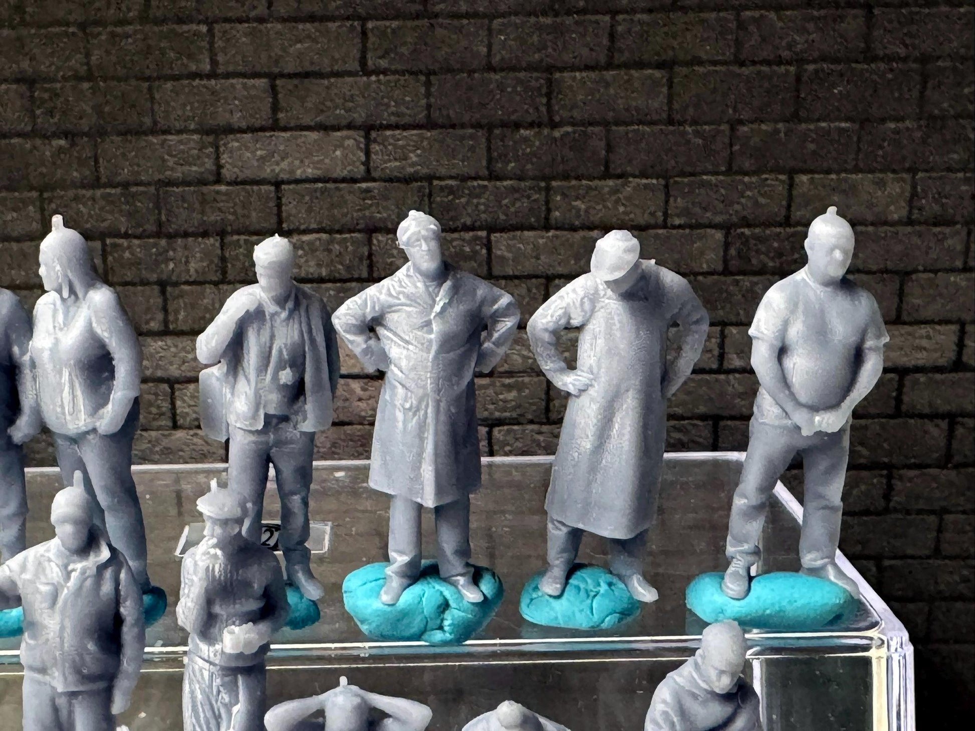 1:64 Miniature Human Figures - Resin / unpainted - great for Dioramas Hot Wheels - Made in the USA LOT 638 - Miniature 1.10