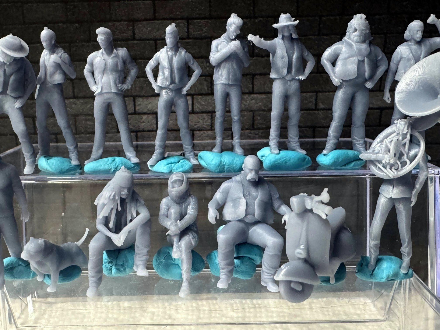 1:64 Miniature Human Figures - Resin / unpainted - great for Dioramas Hot Wheels - Made in the USA LOT 629 - Miniature 1.10