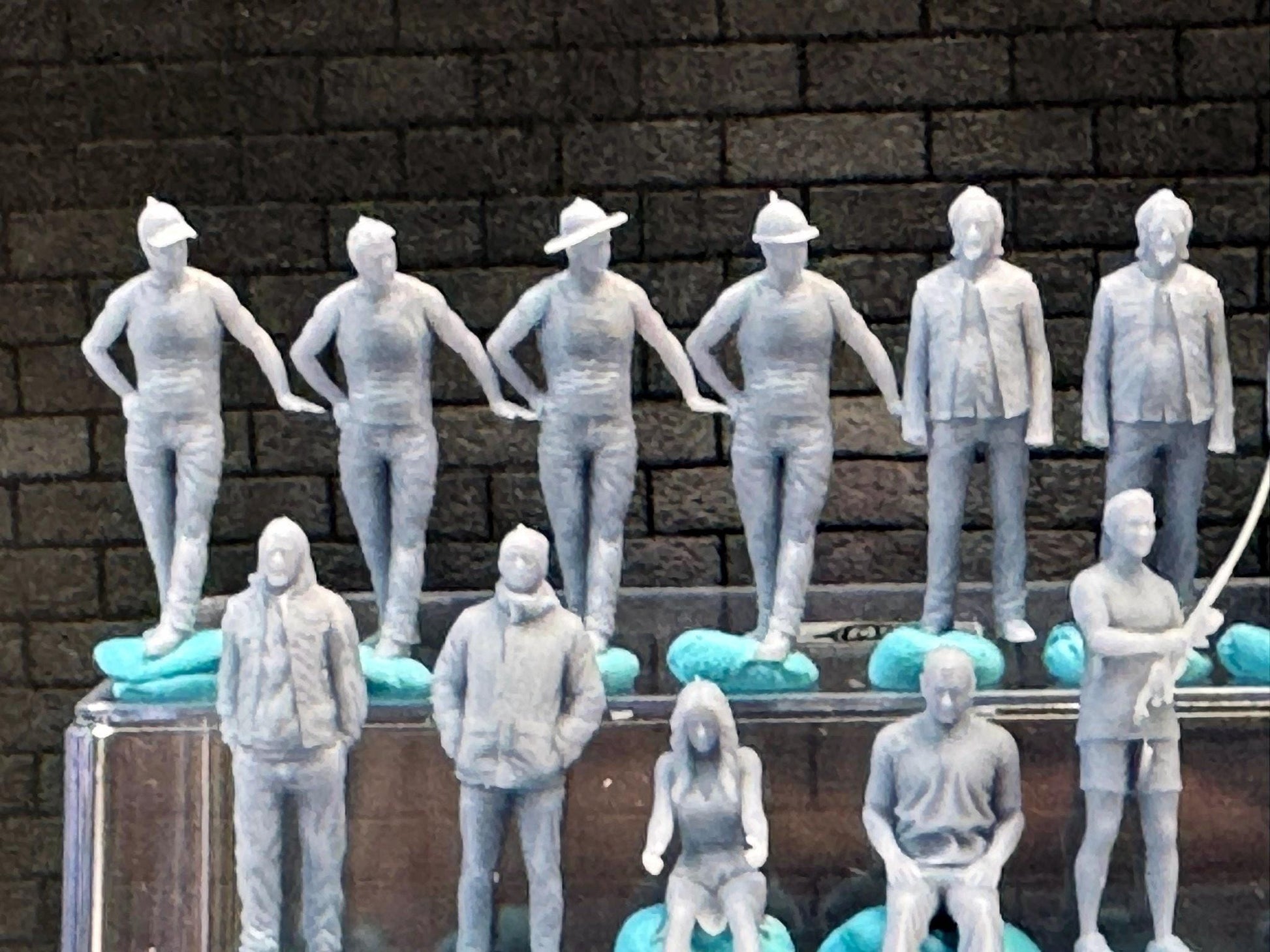 1:64 Miniature Human Figures - Resin / unpainted - great for Dioramas Hot Wheels - Made in the USA LOT 630 - Miniature 1.10
