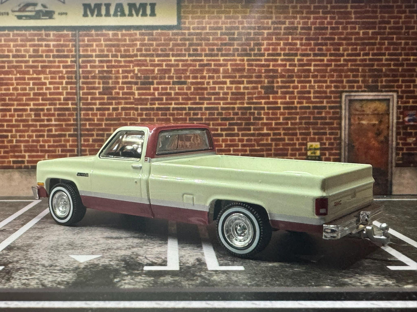 1-64 Scale / S-Scale 1981 GMC Sierra Classic K2500 - Great For Dioramas & Diecast Photography (GL)