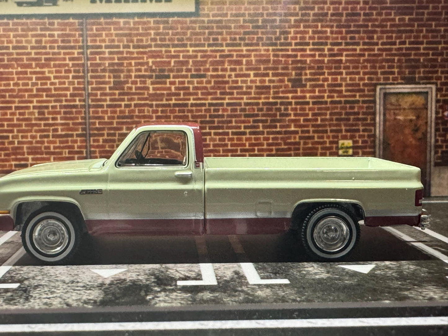 1-64 Scale / S-Scale 1981 GMC Sierra Classic K2500 - Great For Dioramas & Diecast Photography (GL)