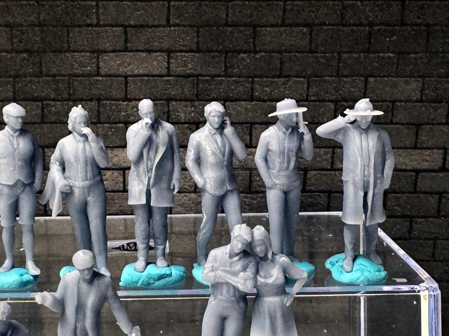 1:64 Miniature Human Figures - Resin / unpainted - great for Dioramas Hot Wheels - Made in the USA LOT 640 - Miniature 1.10