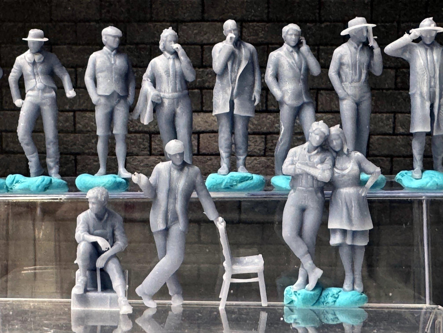 1:64 Miniature Human Figures - Resin / unpainted - great for Dioramas Hot Wheels - Made in the USA LOT 640 - Miniature 1.10