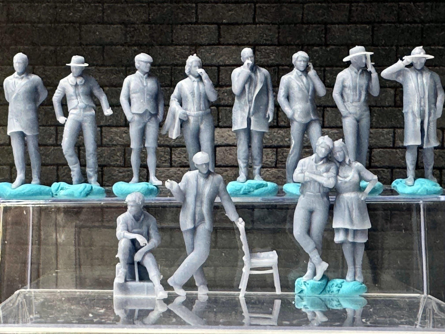 1:64 Miniature Human Figures - Resin / unpainted - great for Dioramas Hot Wheels - Made in the USA LOT 640 - Miniature 1.10