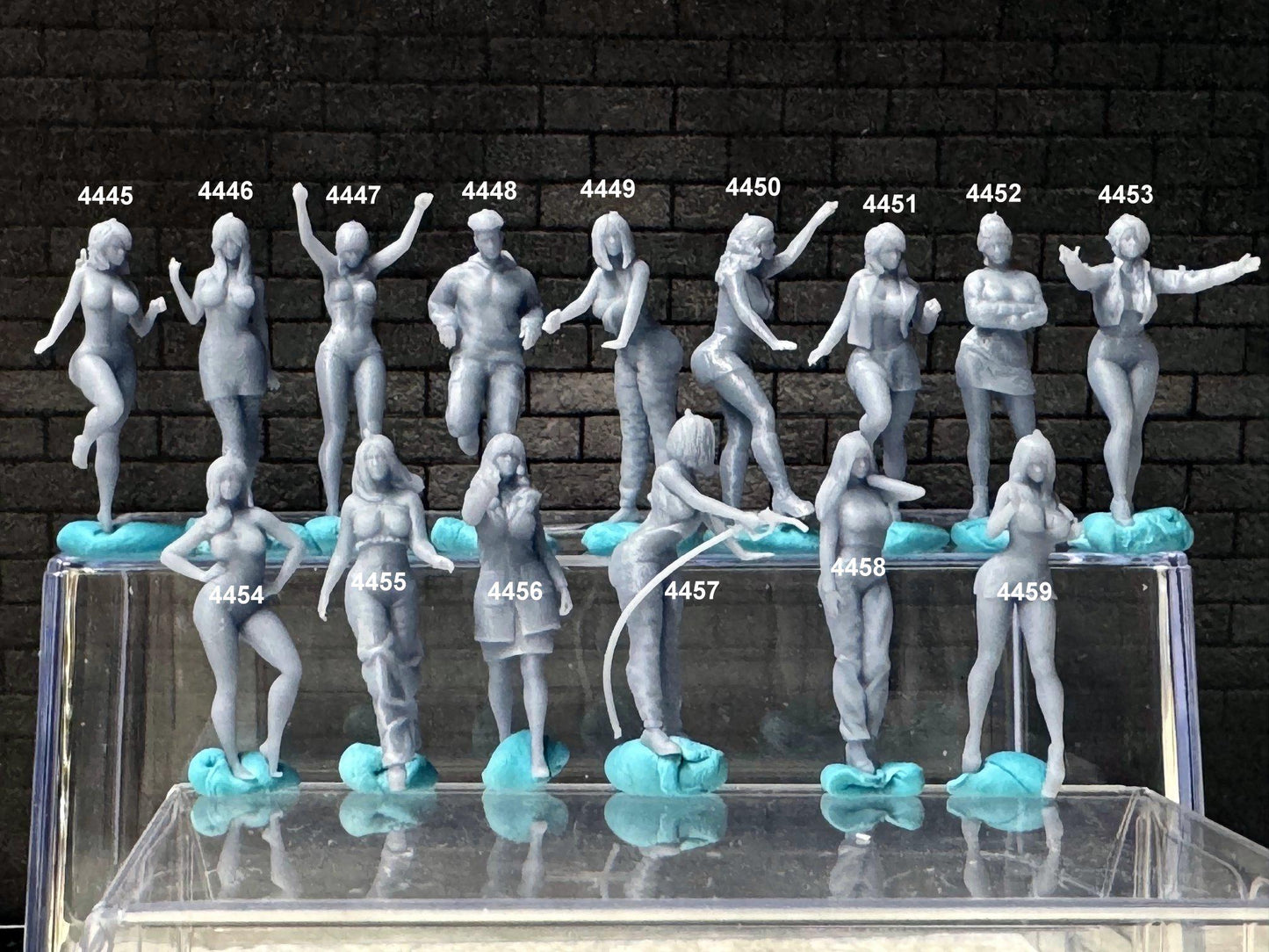 1:64 Miniature Human Figures - Resin / unpainted - great for Dioramas Hot Wheels - Made in the USA LOT 641 - Miniature 1.10