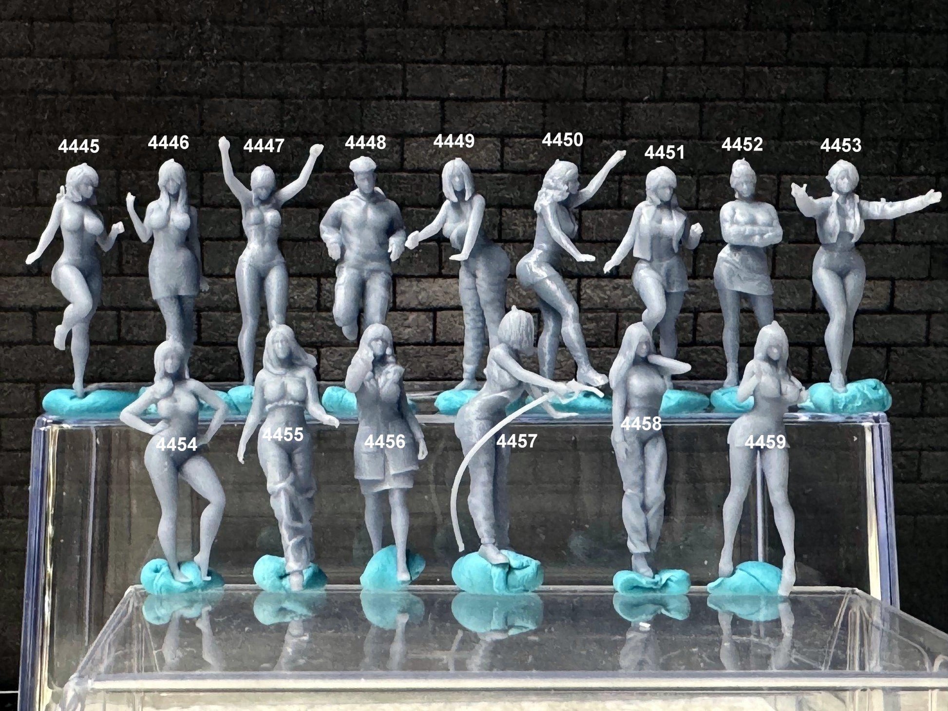 1:64 Miniature Human Figures - Resin / unpainted - great for Dioramas Hot Wheels - Made in the USA LOT 641 - Miniature 1.10