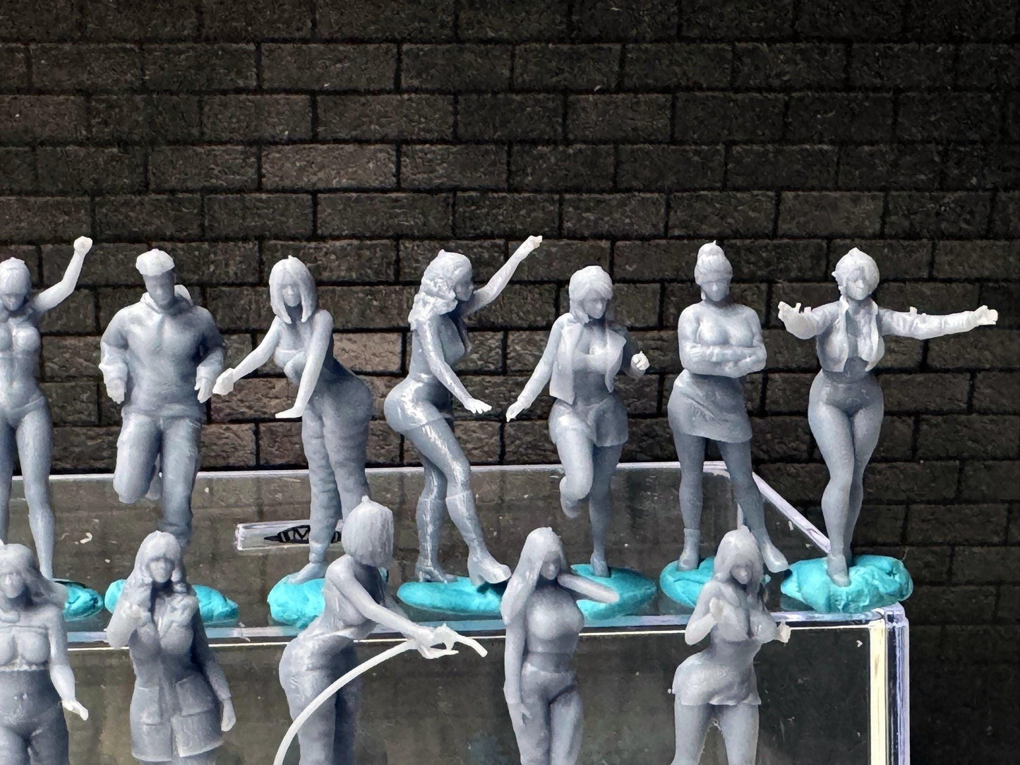 1:64 Miniature Human Figures - Resin / unpainted - great for Dioramas Hot Wheels - Made in the USA LOT 641 - Miniature 1.10
