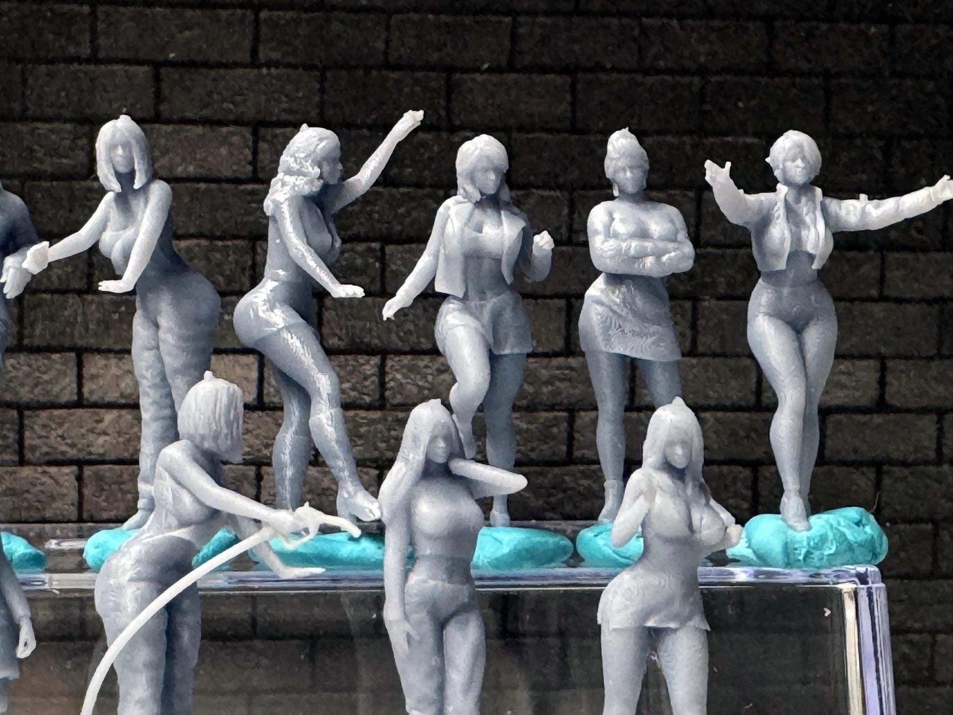 1:64 Miniature Human Figures - Resin / unpainted - great for Dioramas Hot Wheels - Made in the USA LOT 641 - Miniature 1.10