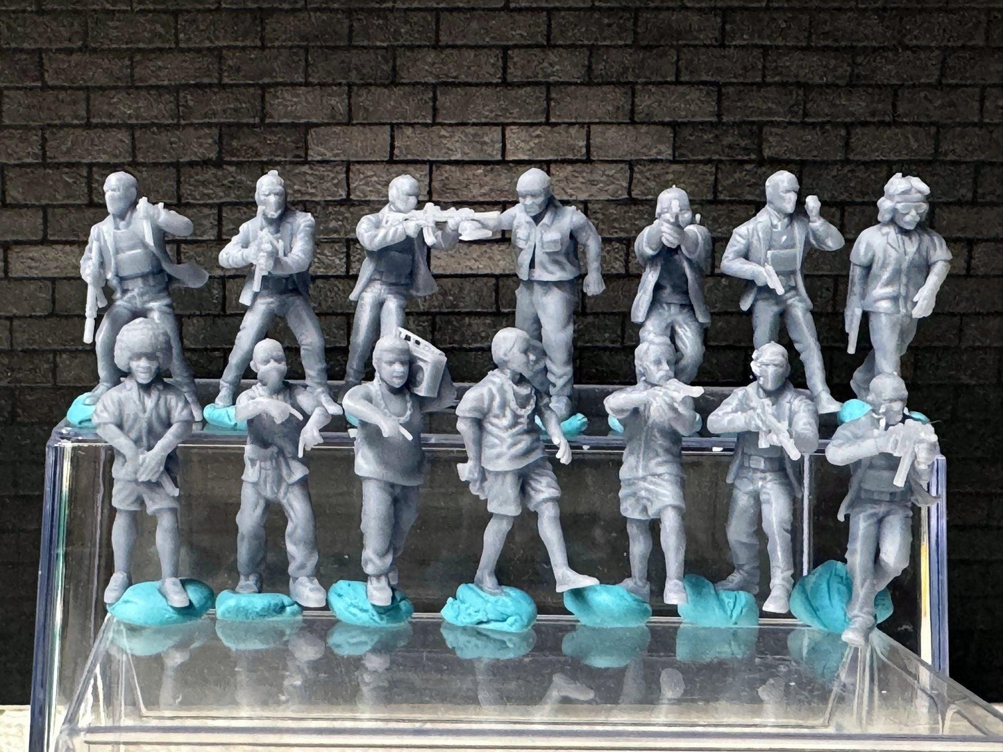 1:64 Miniature Human Figures - Resin / unpainted - great for Dioramas Hot Wheels - Made in the USA LOT 642 - Miniature 1.10