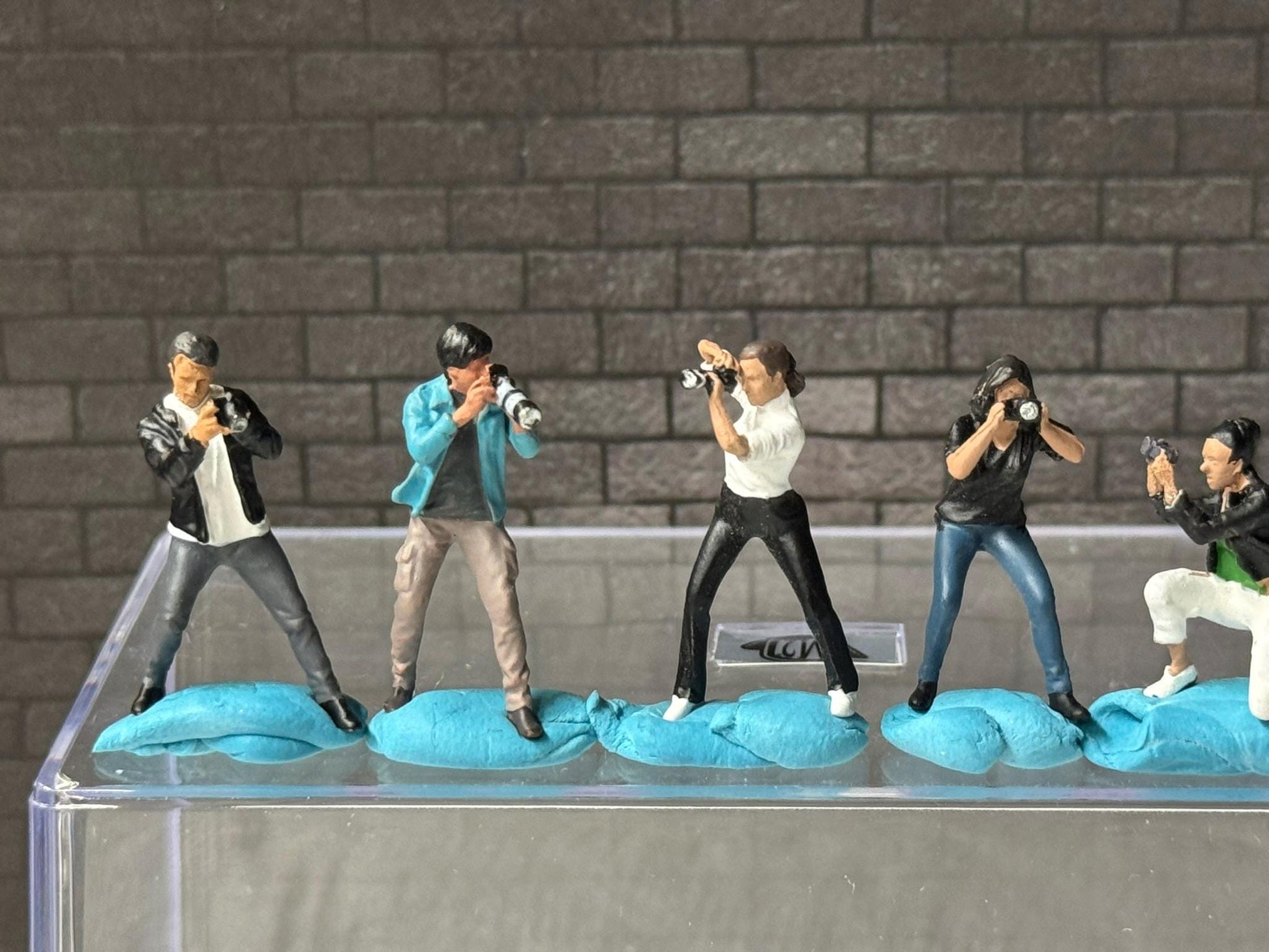 1:64 Miniature Human Figures - Painted SET - great for Dioramas / Hot Wheels - Photographers - Miniatures 1.10" American Diorama