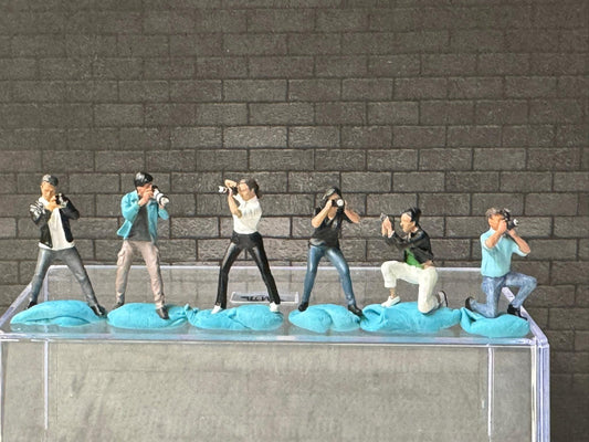 1:64 Miniature Human Figures - Painted SET - great for Dioramas / Hot Wheels - Photographers - Miniatures 1.10" American Diorama