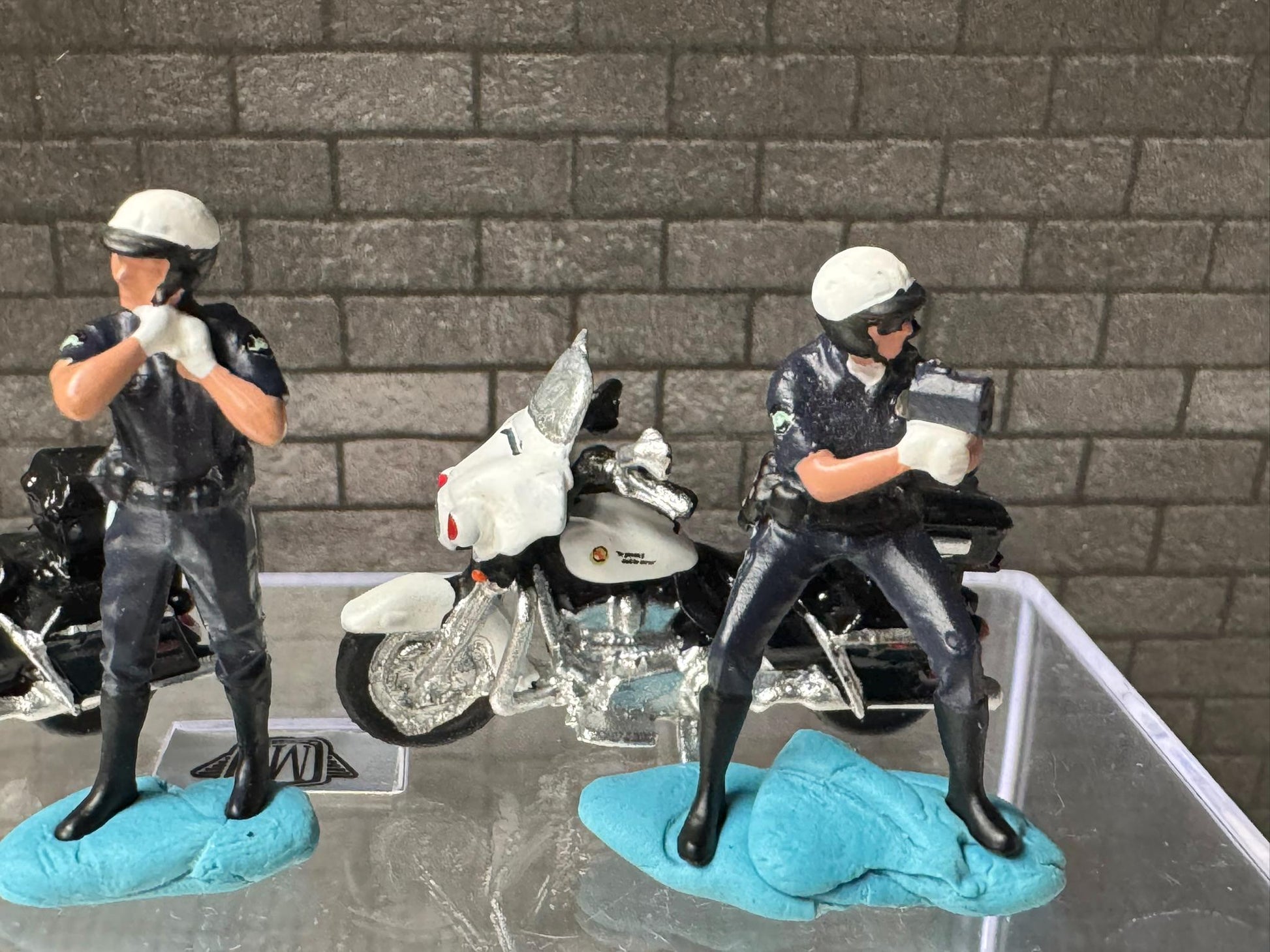 1:64 Miniature Human Figures - Painted SET - great for Dioramas / Hot Wheels - Cops and Motorcycles - Miniatures 1.10" American Diorama