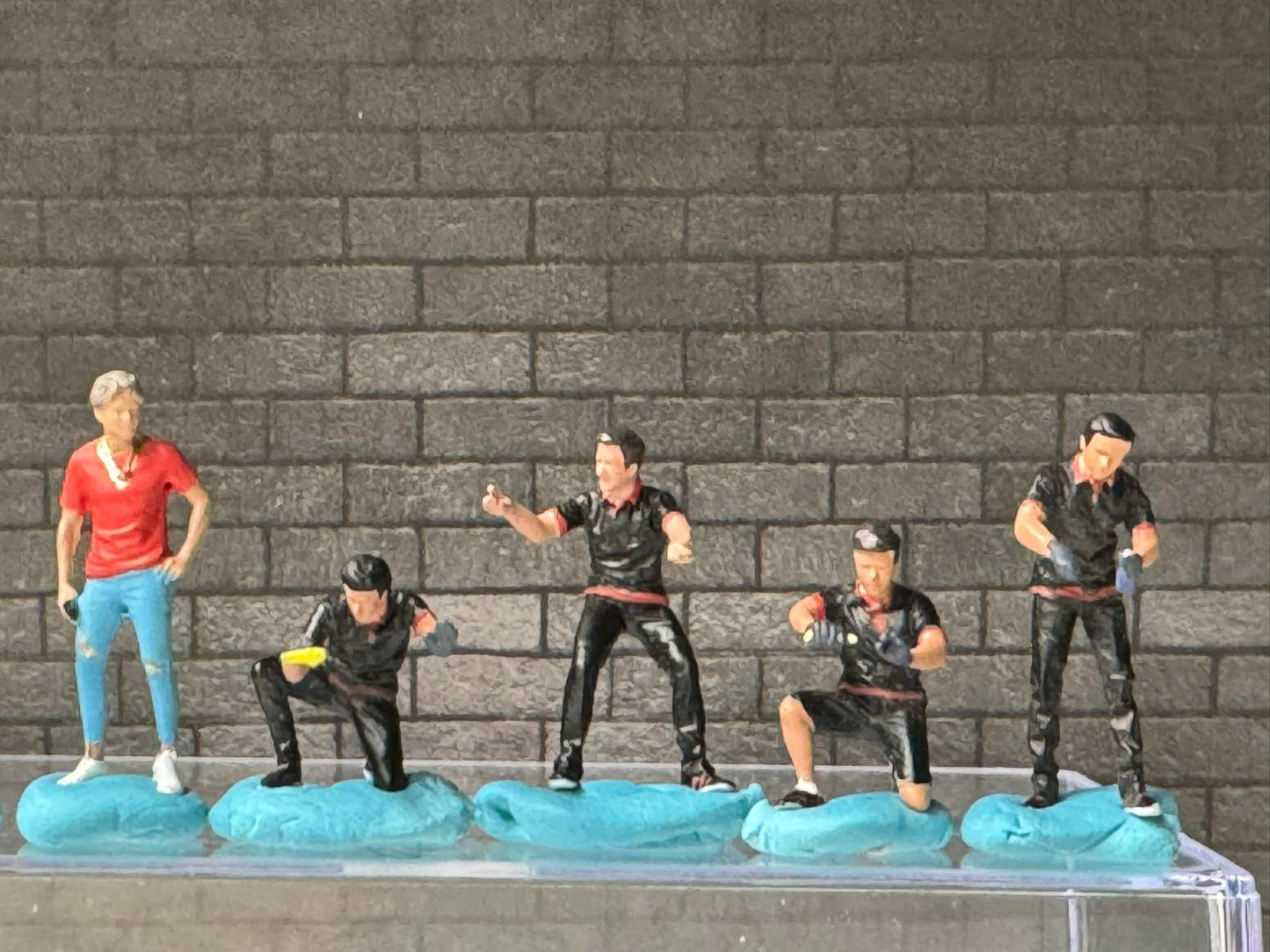 1:64 Miniature Human Figures - Painted SET - great for Dioramas / Hot Wheels - Pro Wrap Crew - Miniatures 1.10" American Diorama