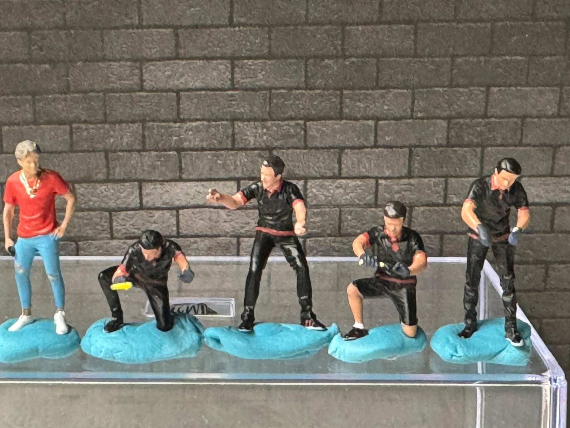 1:64 Miniature Human Figures - Painted SET - great for Dioramas / Hot Wheels - Pro Wrap Crew - Miniatures 1.10" American Diorama