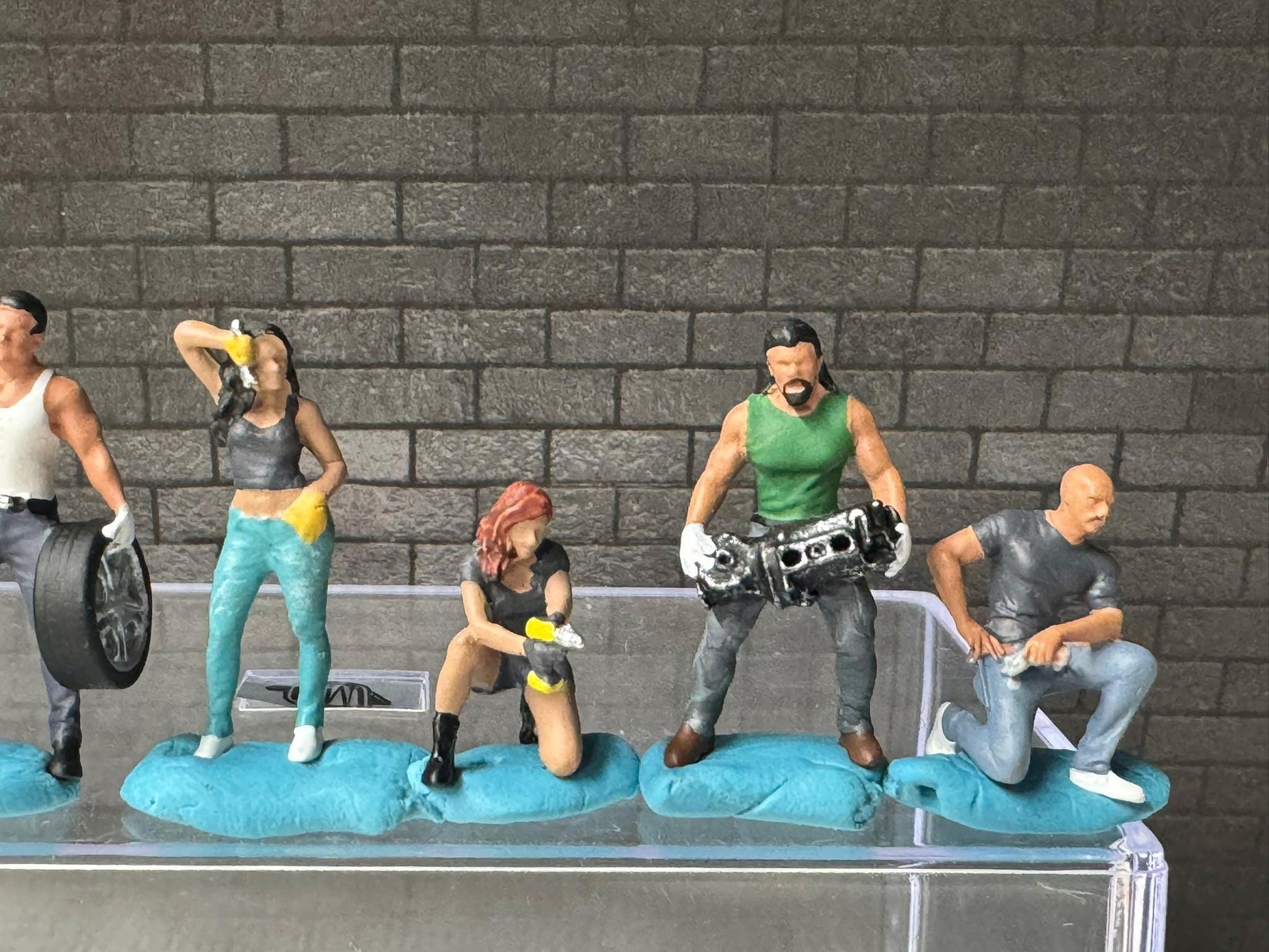 1:64 Miniature Human Figures - Painted SET - great for Dioramas / Hot Wheels - Muscle Mechanics Set - Miniatures 1.10" American Diorama