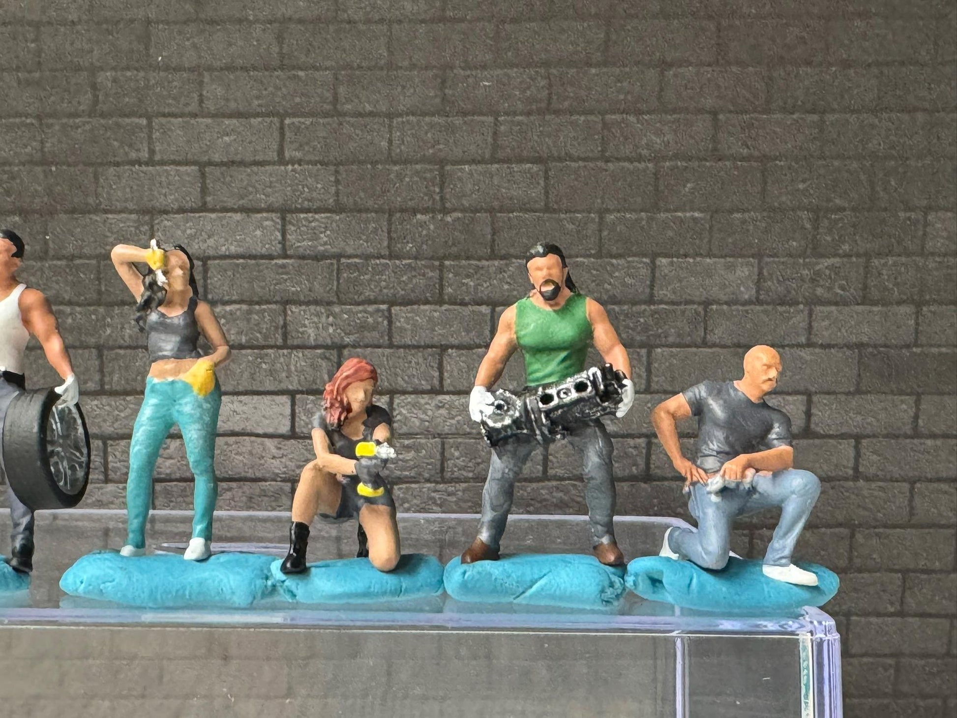 1:64 Miniature Human Figures - Painted SET - great for Dioramas / Hot Wheels - Muscle Mechanics Set - Miniatures 1.10" American Diorama