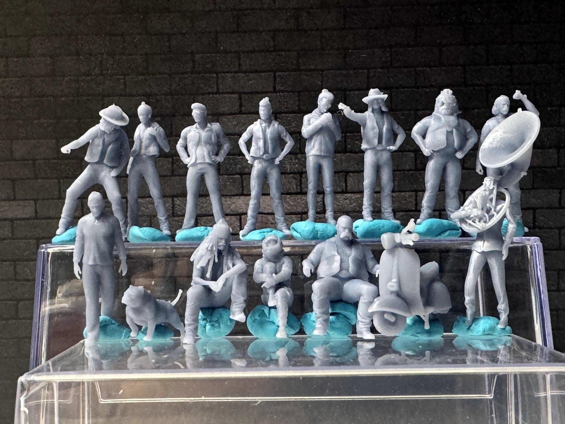 1:64 Miniature Human Figures - Resin / unpainted - great for Dioramas Hot Wheels - Made in the USA LOT 629 - Miniature 1.10