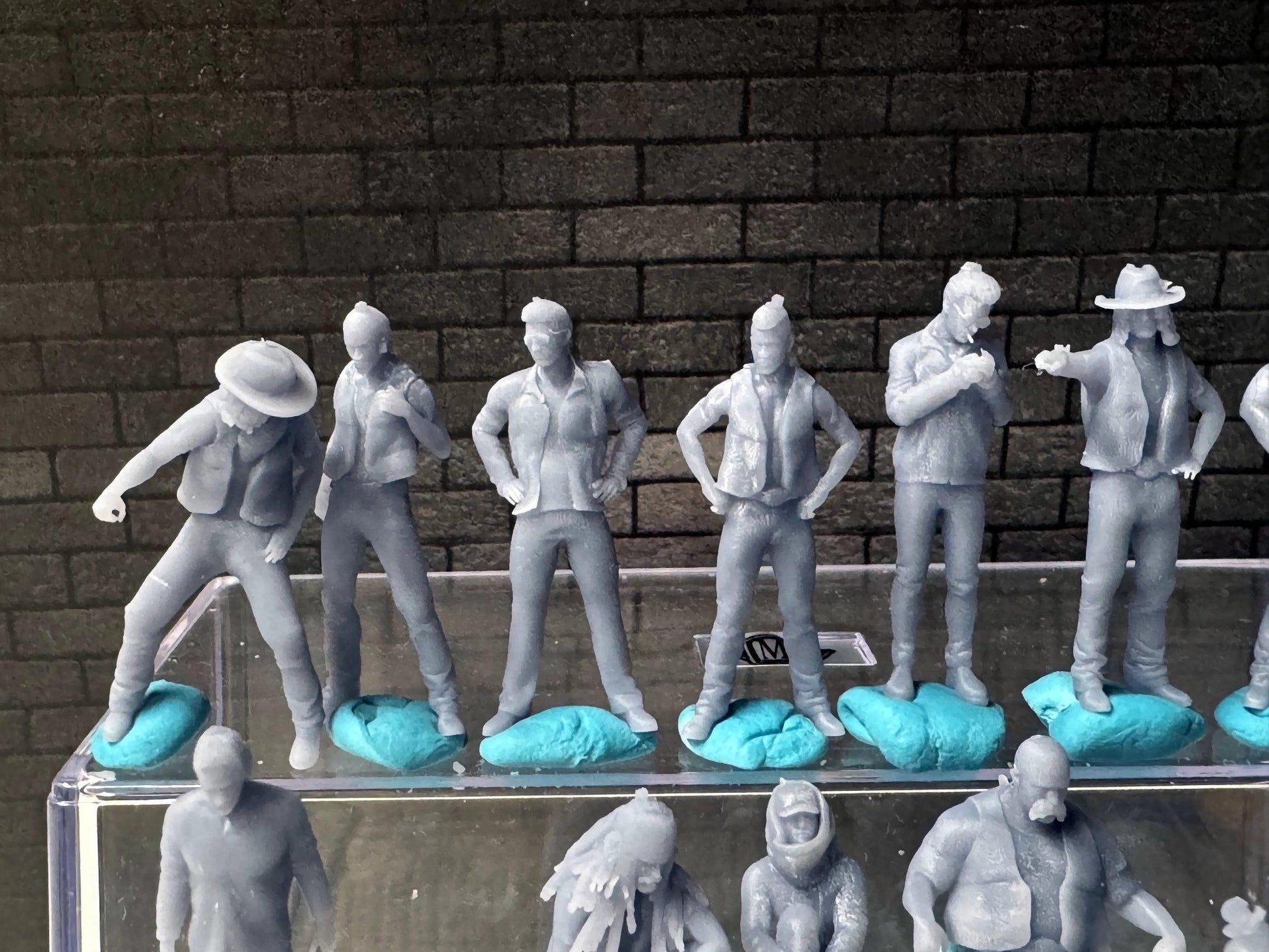 1:64 Miniature Human Figures - Resin / unpainted - great for Dioramas Hot Wheels - Made in the USA LOT 629 - Miniature 1.10