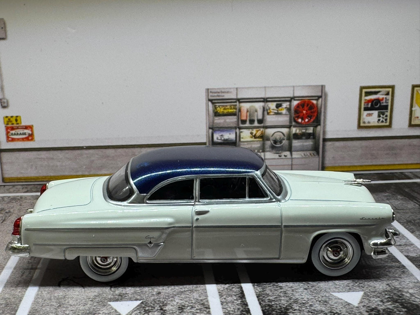 1-64 Scale / S-Scale 1954 Lincoln Capri in Arctic White - Great For Dioramas & Diecast Photography (MiniGT)