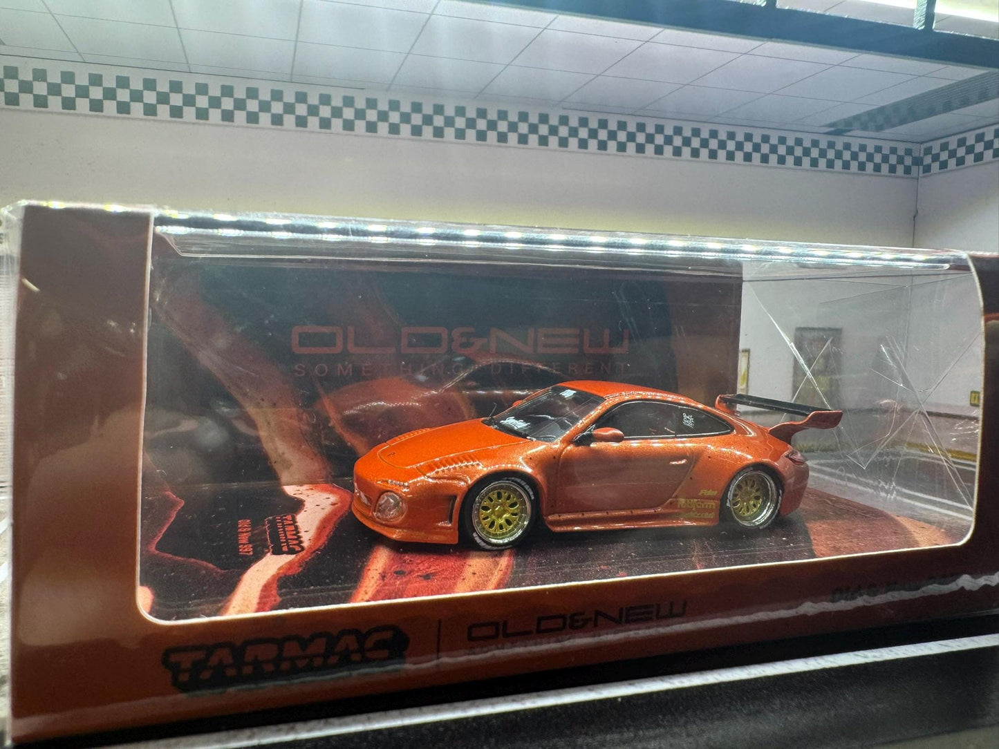 1-64 Scale / S-Scale Porsche 997 Old and New- Great For Dioramas & Diecast Photography (MiniGT)