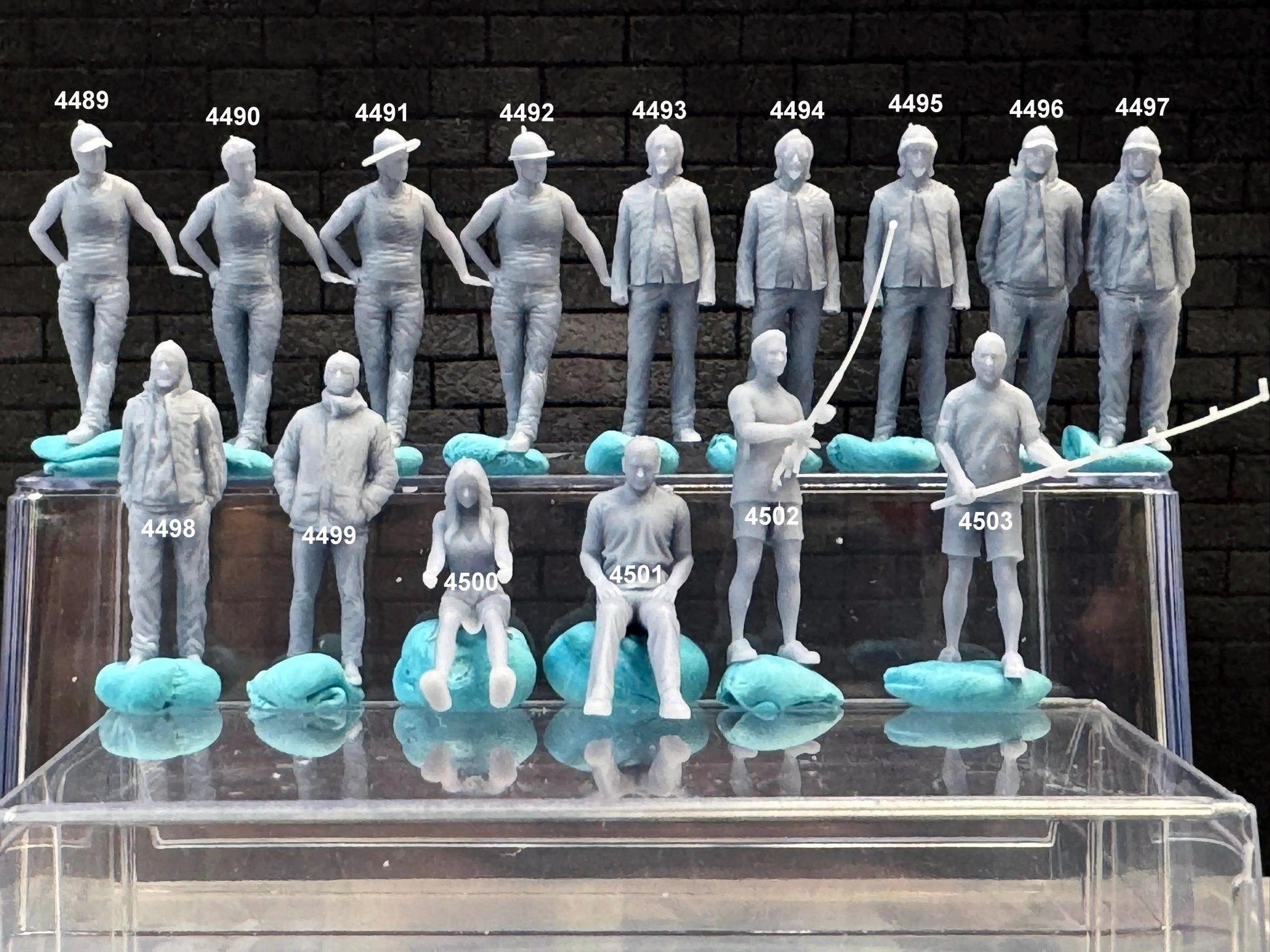 1:64 Miniature Human Figures - Resin / unpainted - great for Dioramas Hot Wheels - Made in the USA LOT 630 - Miniature 1.10
