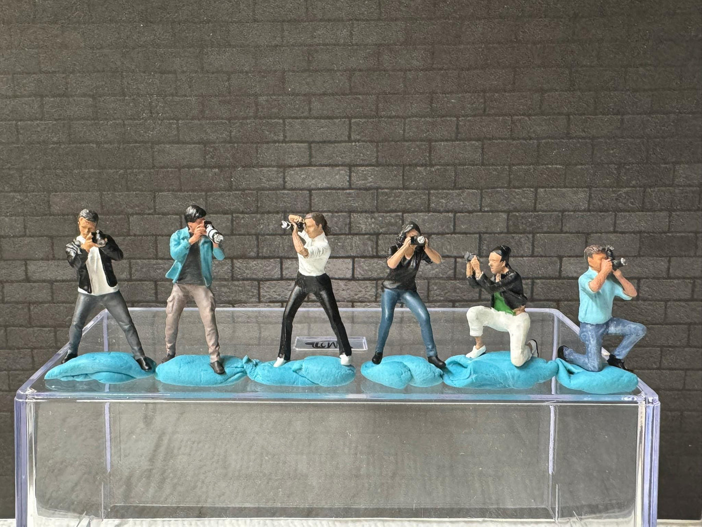1:64 Miniature Human Figures - Painted SET - great for Dioramas / Hot Wheels - Photographers - Miniatures 1.10" American Diorama