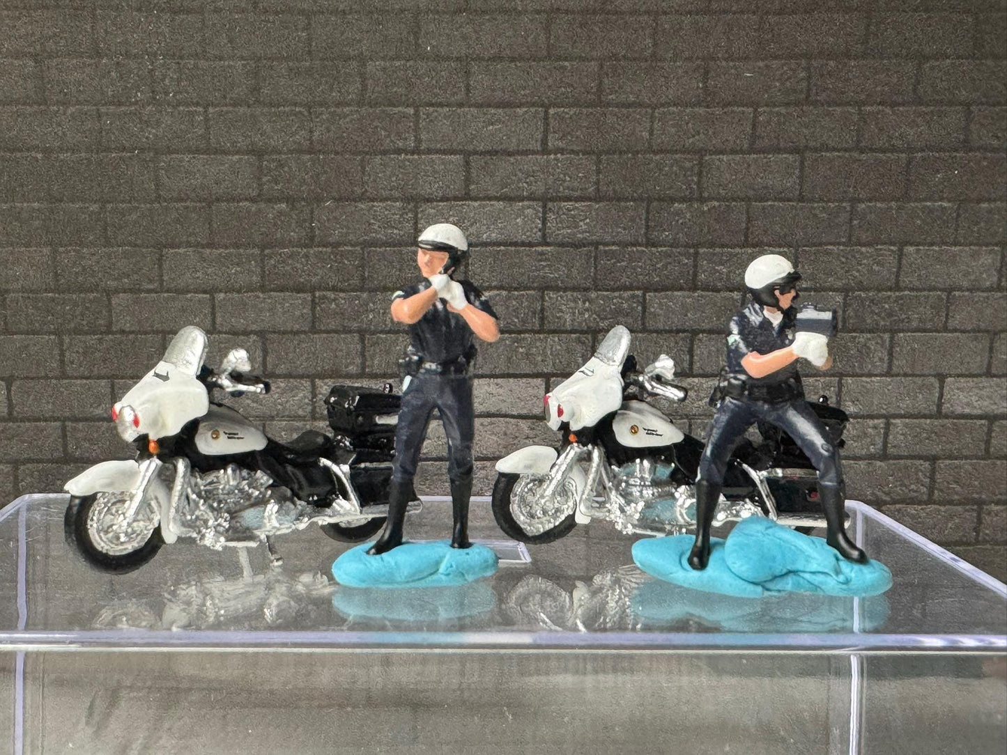 1:64 Miniature Human Figures - Painted SET - great for Dioramas / Hot Wheels - Cops and Motorcycles - Miniatures 1.10" American Diorama