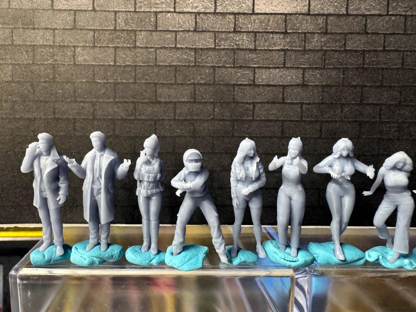 Double G 1:64 Miniature Human Figures - 3D Printed - Unpainted - great for Dioramas - Made in the USA LOT 634 Miniature 1.10