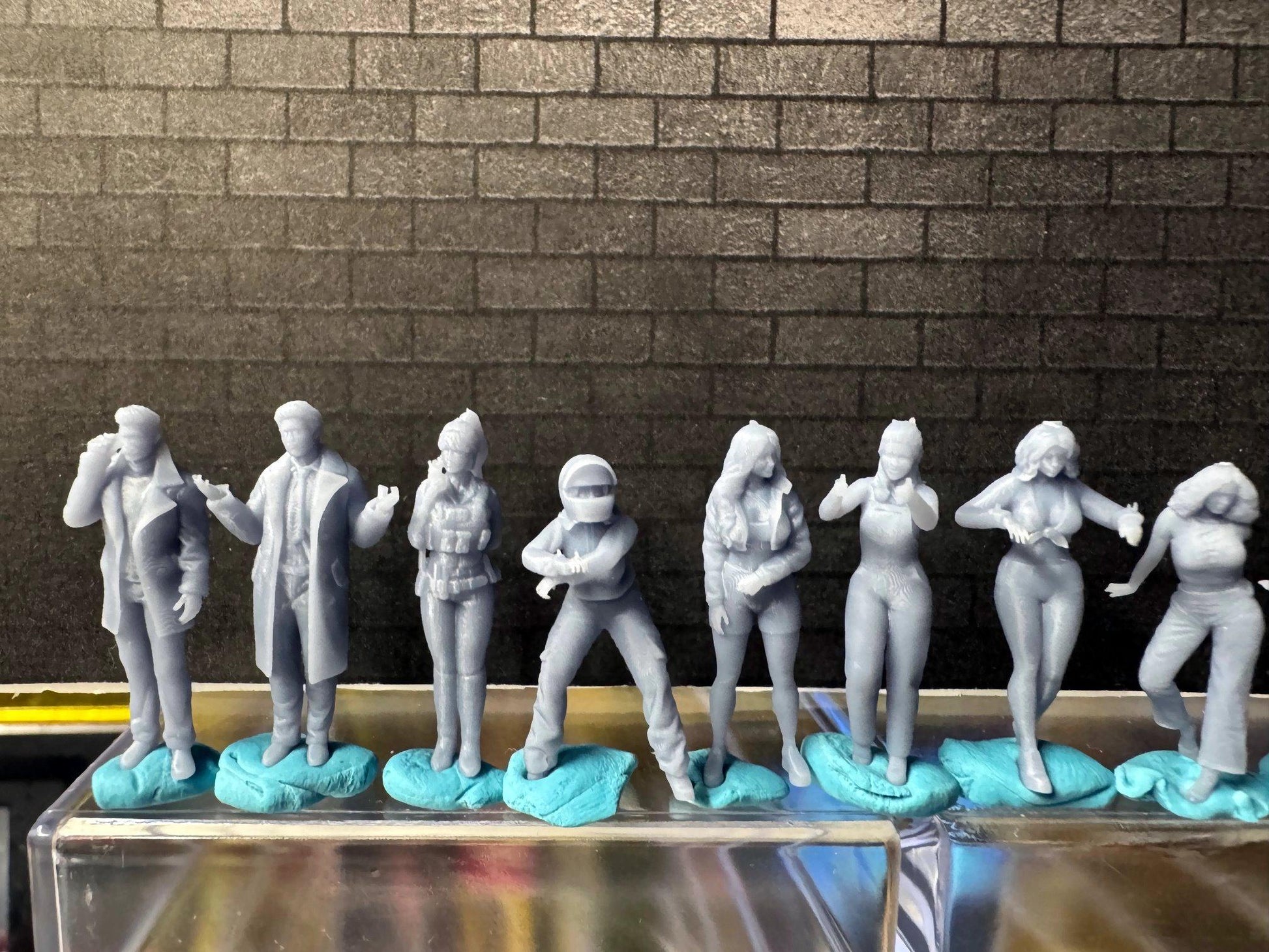 Double G 1:64 Miniature Human Figures - 3D Printed - Unpainted - great for Dioramas - Made in the USA LOT 634 Miniature 1.10