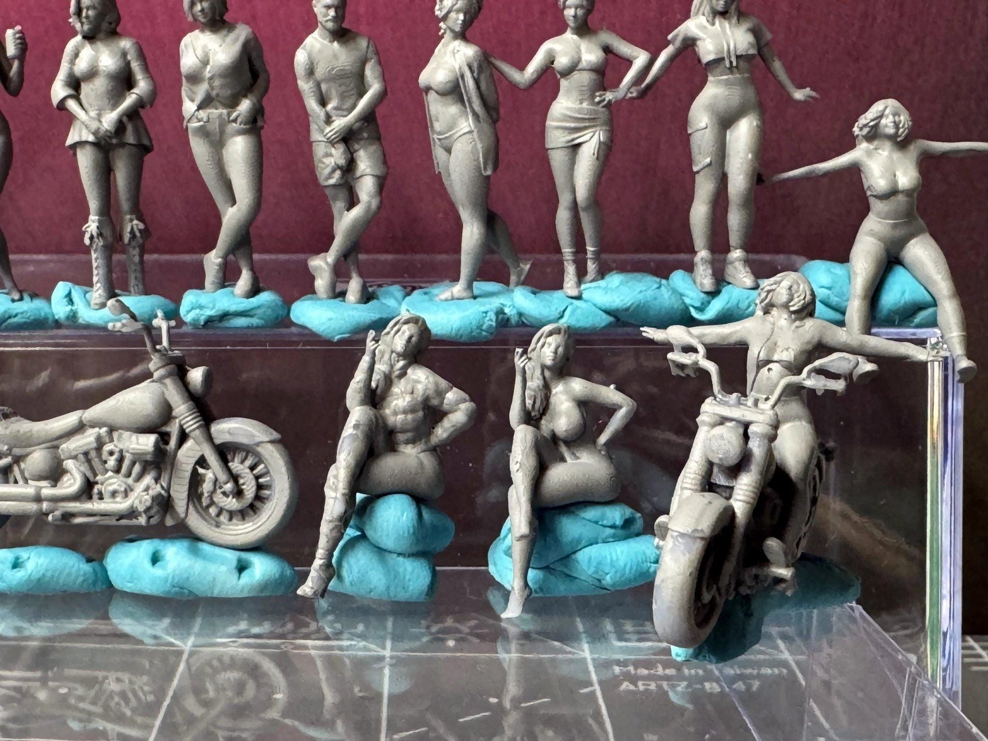 Double G 1:64 Miniature Human Figures - 3D Printed - Unpainted - great for Dioramas - Made in the USA LOT 646 Miniature 1.10