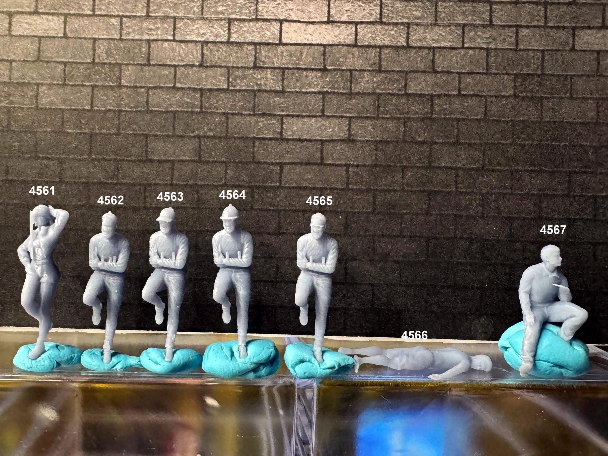 Double G 1:64 Miniature Human Figures - 3D Printed - Unpainted - great for Dioramas - Made in the USA LOT 634 Miniature 1.10