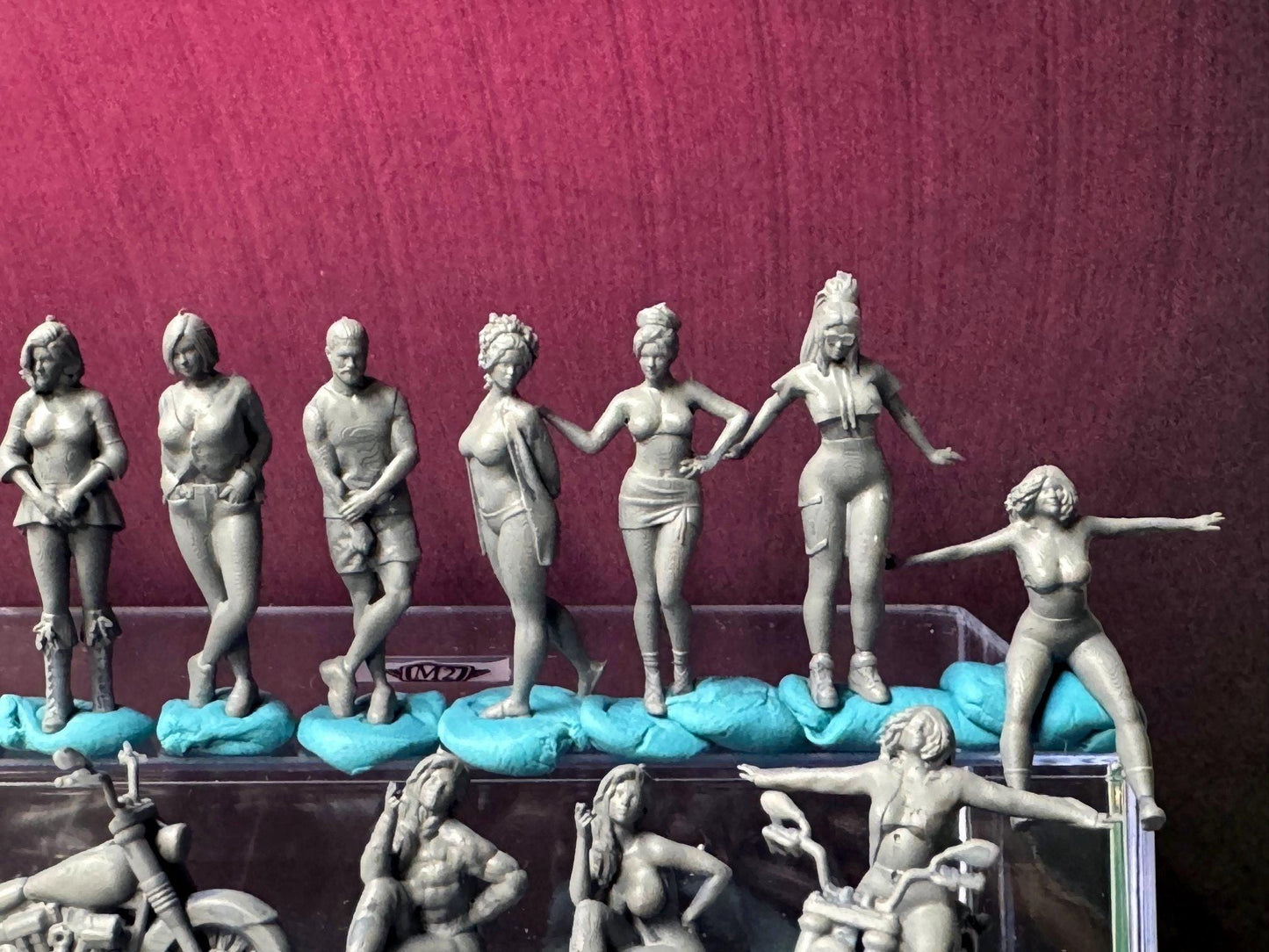 Double G 1:64 Miniature Human Figures - 3D Printed - Unpainted - great for Dioramas - Made in the USA LOT 646 Miniature 1.10