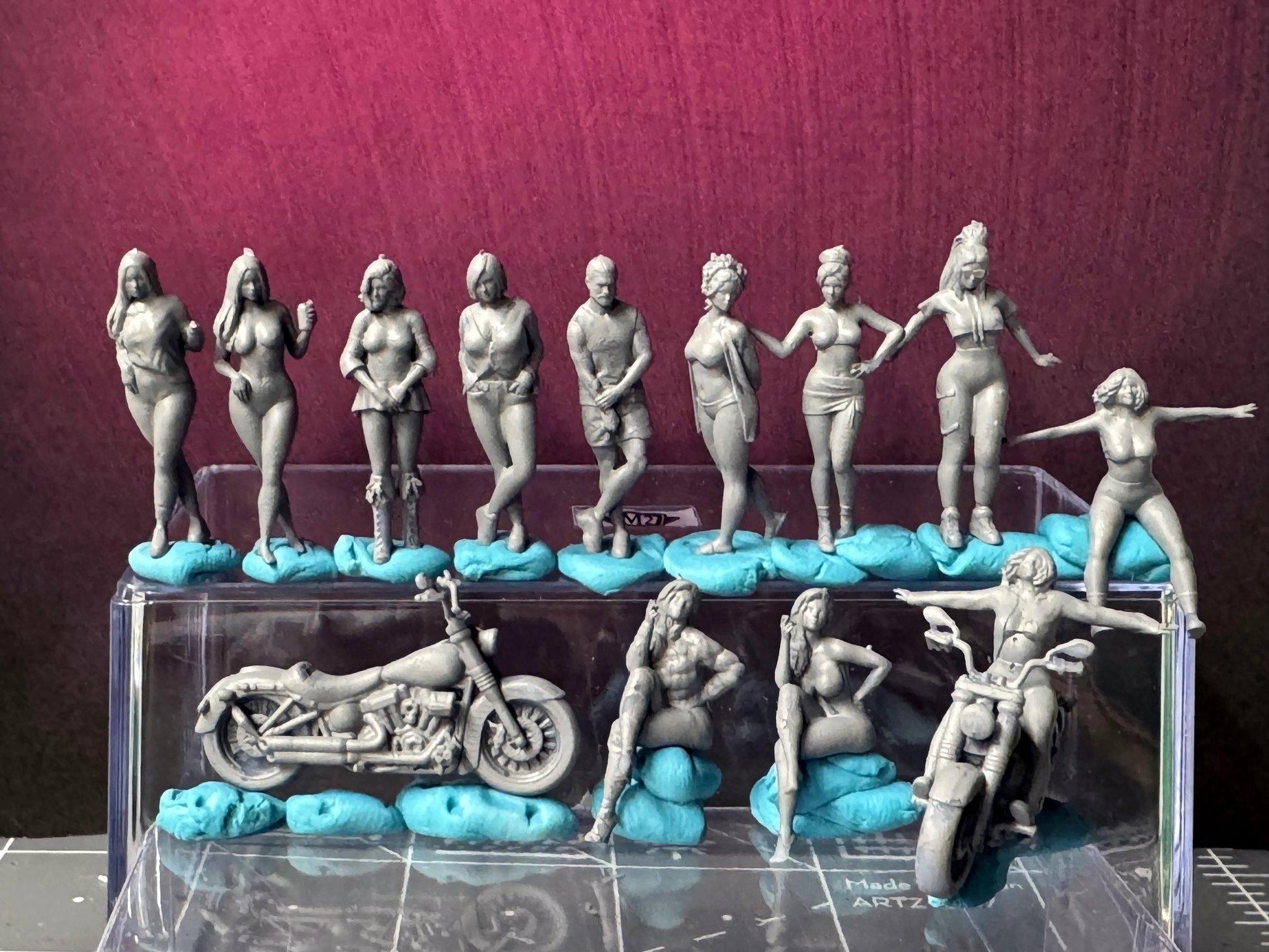 Double G 1:64 Miniature Human Figures - 3D Printed - Unpainted - great for Dioramas - Made in the USA LOT 646 Miniature 1.10