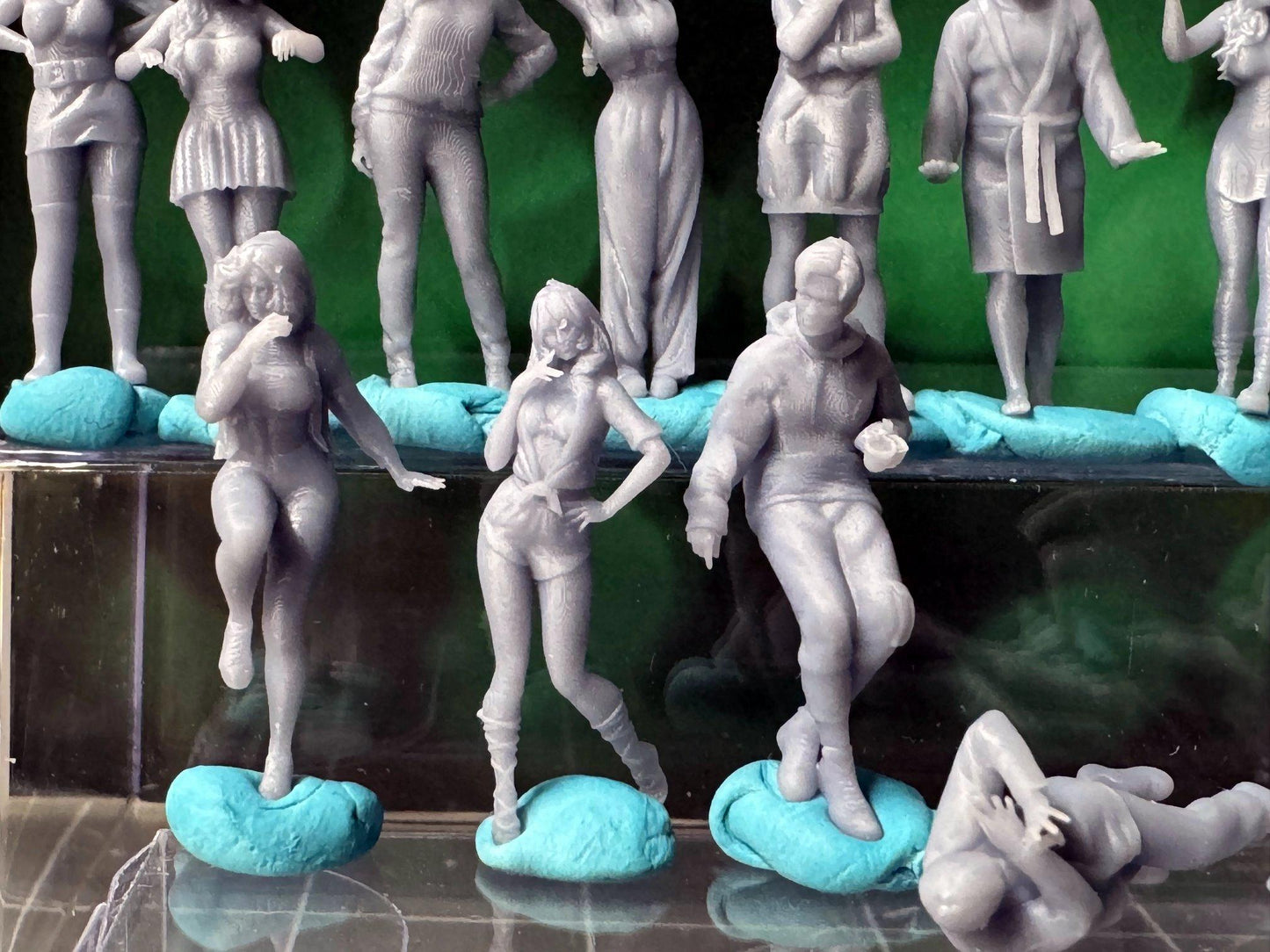 Double G 1:64 Miniature Human Figures - 3D Printed - Unpainted - great for Dioramas - Made in the USA LOT 648 Miniature 1.10
