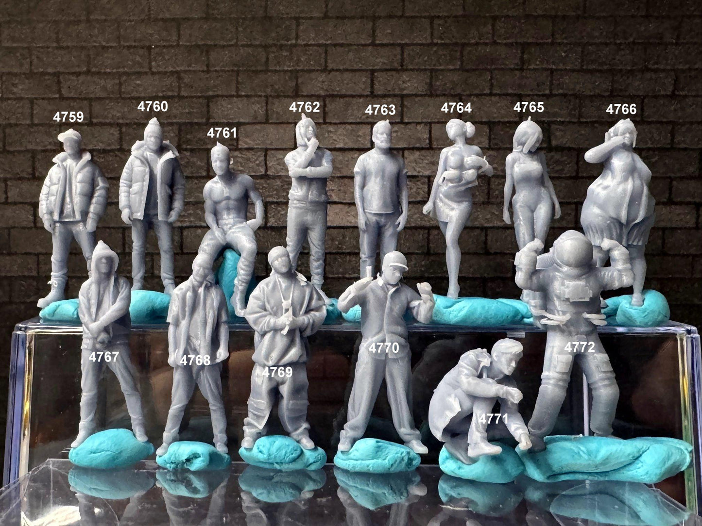 Double G 1:64 Miniature Human Figures - 3D Printed - Unpainted - great for Dioramas - Made in the USA LOT 675 Miniature 1.10