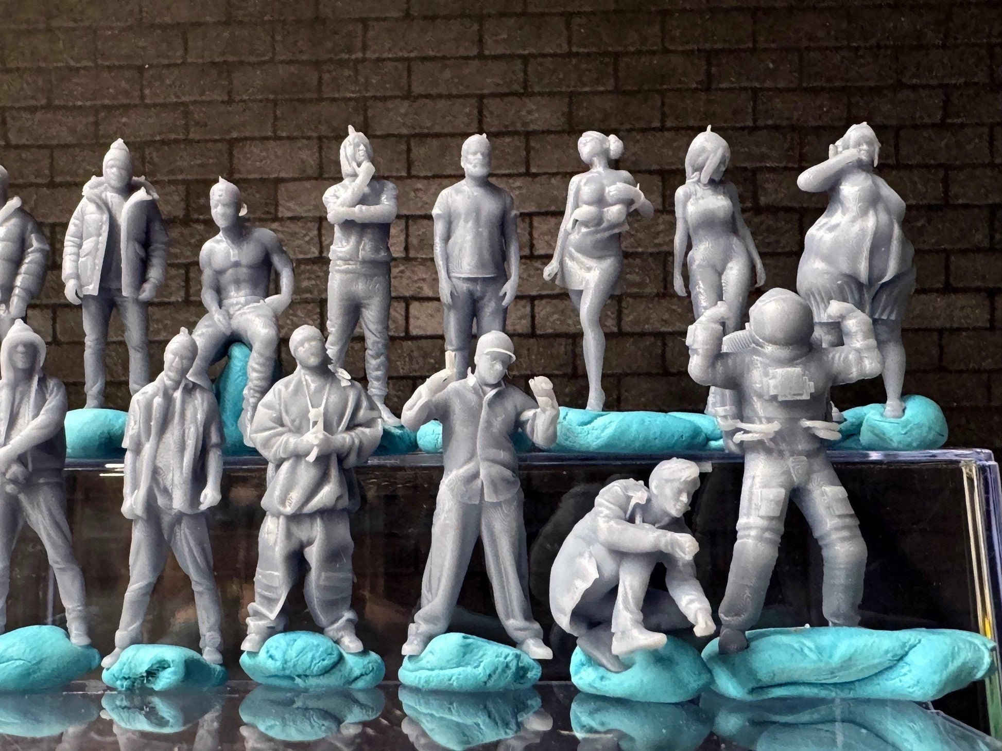 Double G 1:64 Miniature Human Figures - 3D Printed - Unpainted - great for Dioramas - Made in the USA LOT 675 Miniature 1.10