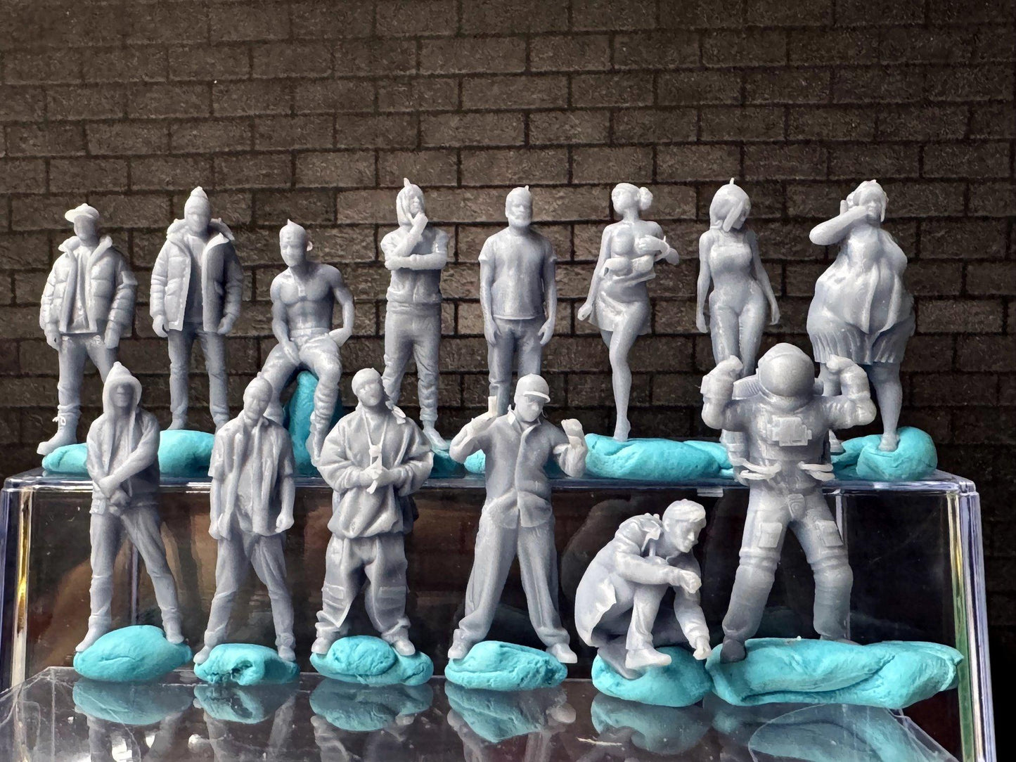 Double G 1:64 Miniature Human Figures - 3D Printed - Unpainted - great for Dioramas - Made in the USA LOT 675 Miniature 1.10