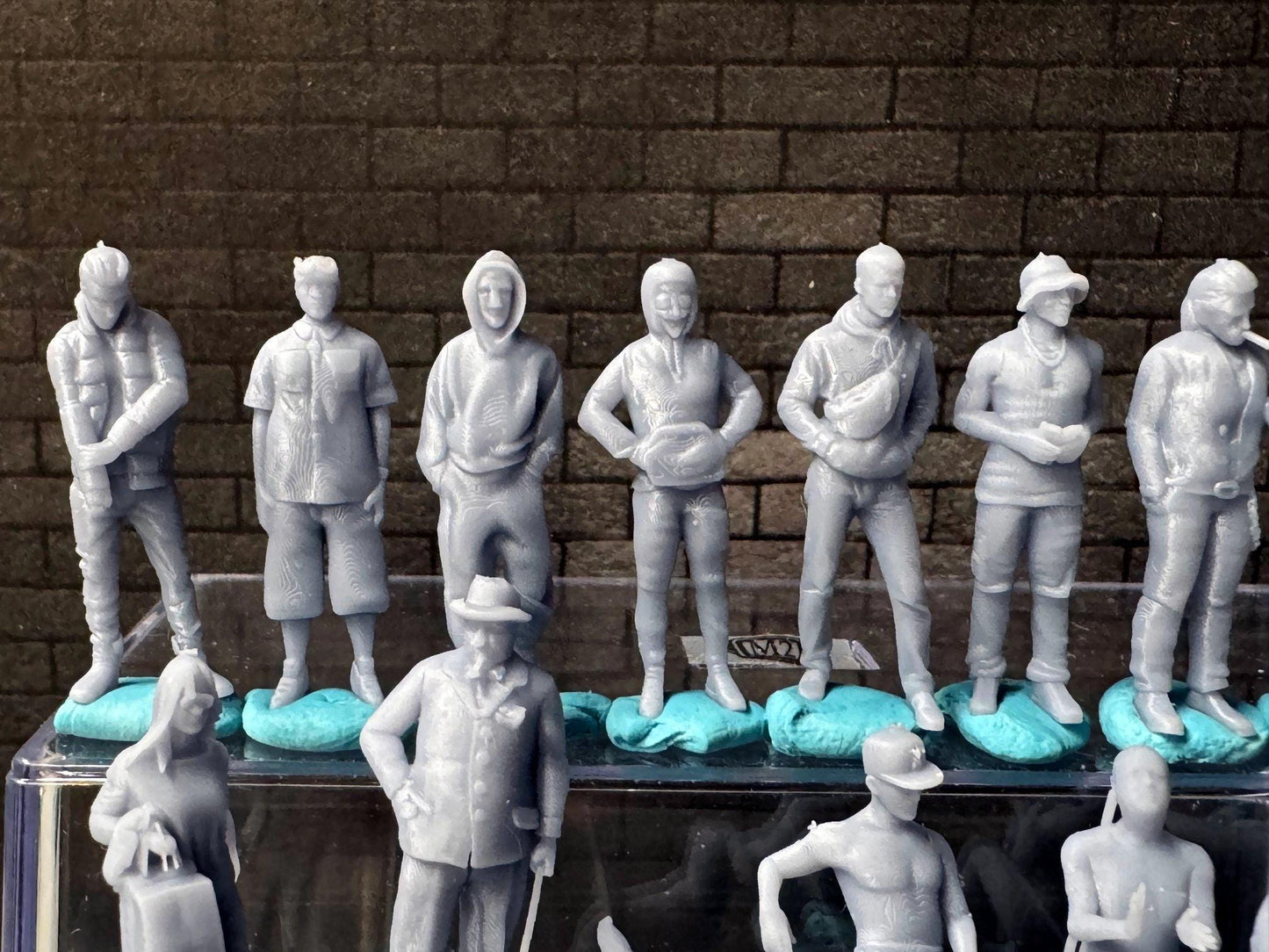 Double G 1:64 Miniature Human Figures - 3D Printed - Unpainted - great for Dioramas - Made in the USA LOT 676 Miniature 1.10