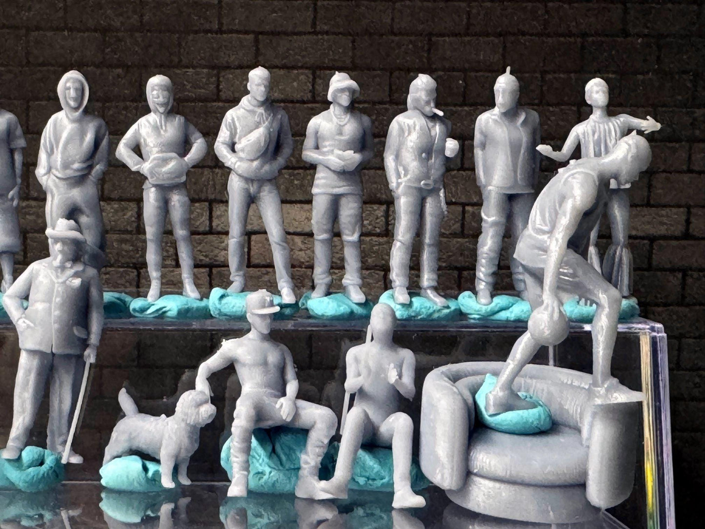 Double G 1:64 Miniature Human Figures - 3D Printed - Unpainted - great for Dioramas - Made in the USA LOT 676 Miniature 1.10