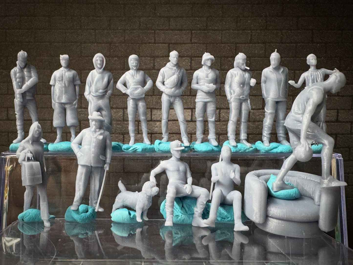 Double G 1:64 Miniature Human Figures - 3D Printed - Unpainted - great for Dioramas - Made in the USA LOT 676 Miniature 1.10