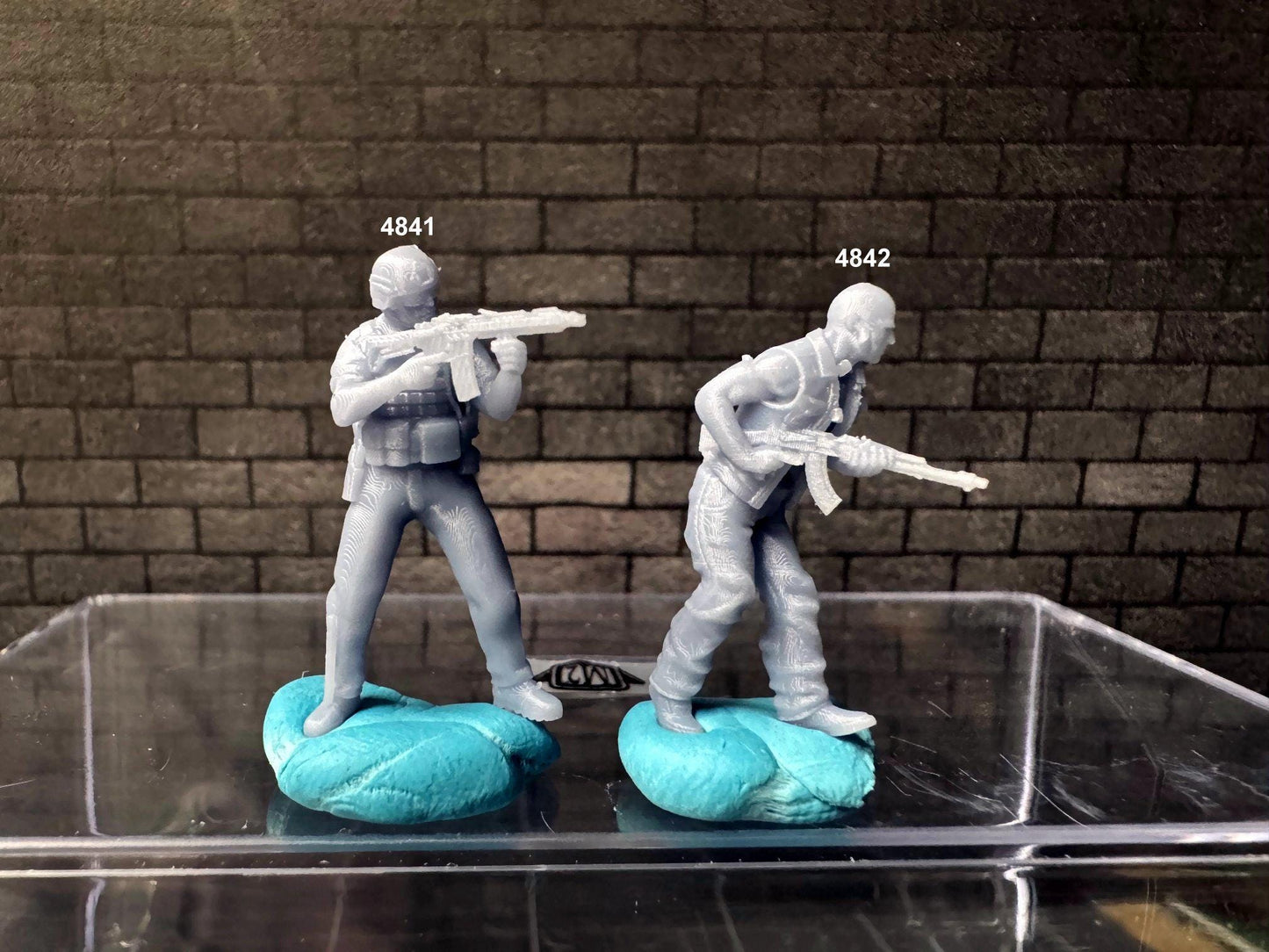 Double G 1:64 Miniature Human Figures - 3D Printed - Unpainted - great for Dioramas - Made in the USA LOT 655 Miniature 1.10