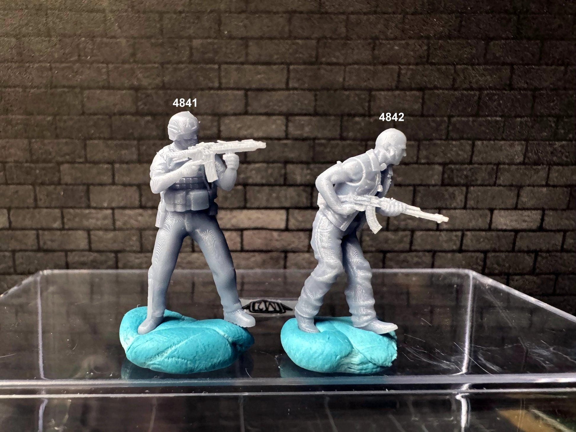 Double G 1:64 Miniature Human Figures - 3D Printed - Unpainted - great for Dioramas - Made in the USA LOT 655 Miniature 1.10