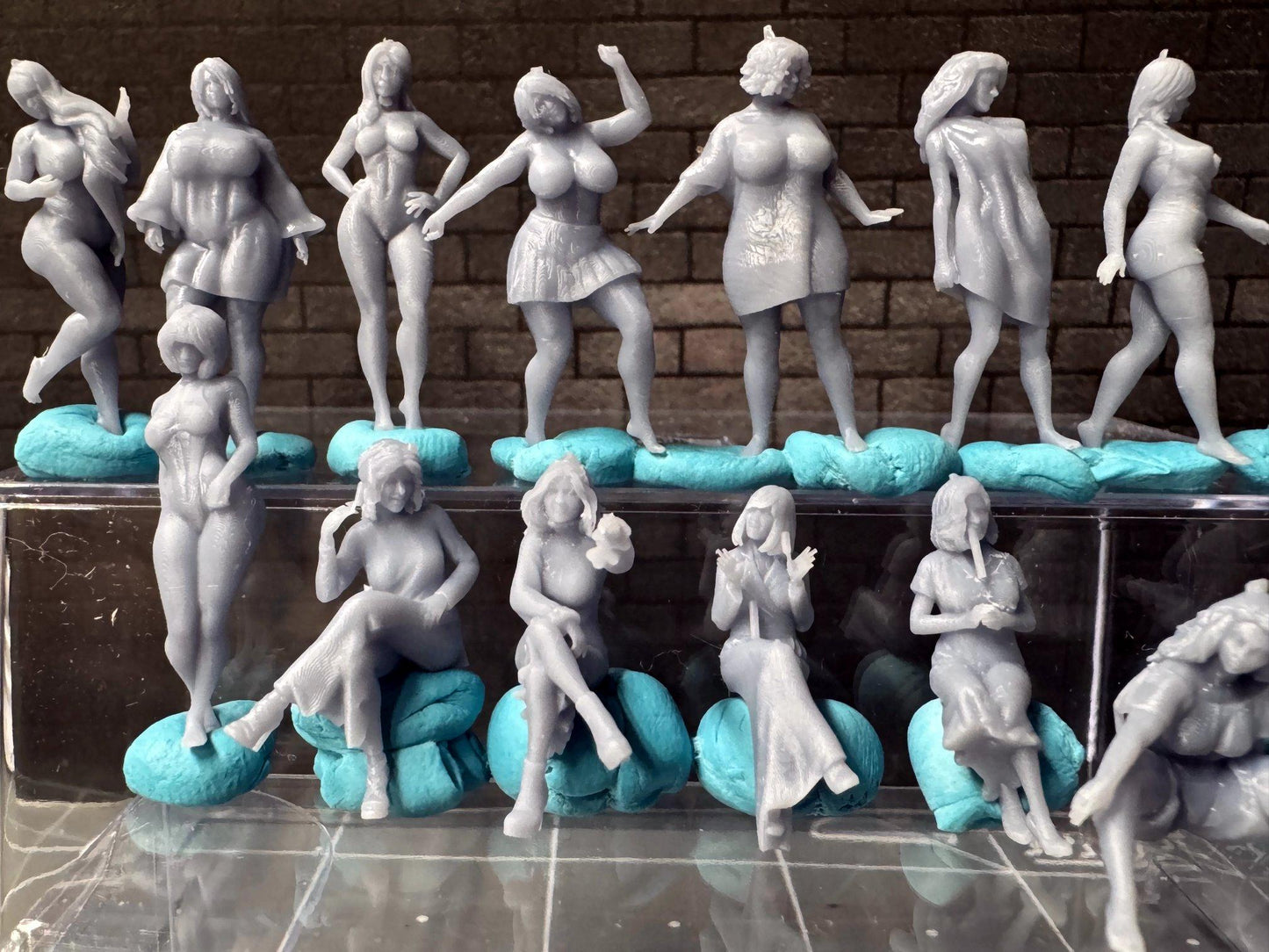Double G 1:64 Miniature Human Figures - 3D Printed - Unpainted - great for Dioramas - Made in the USA LOT 660 Miniature 1.10