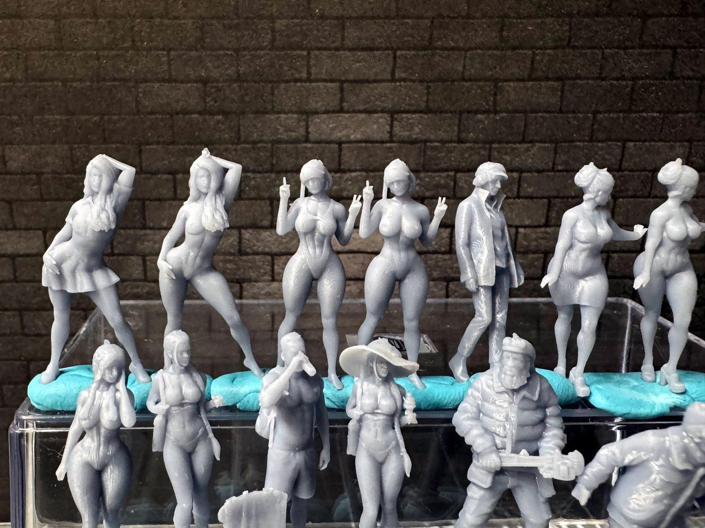 Double G 1:64 Miniature Human Figures - 3D Printed - Unpainted - great for Dioramas - Made in the USA LOT 661 Miniature 1.10